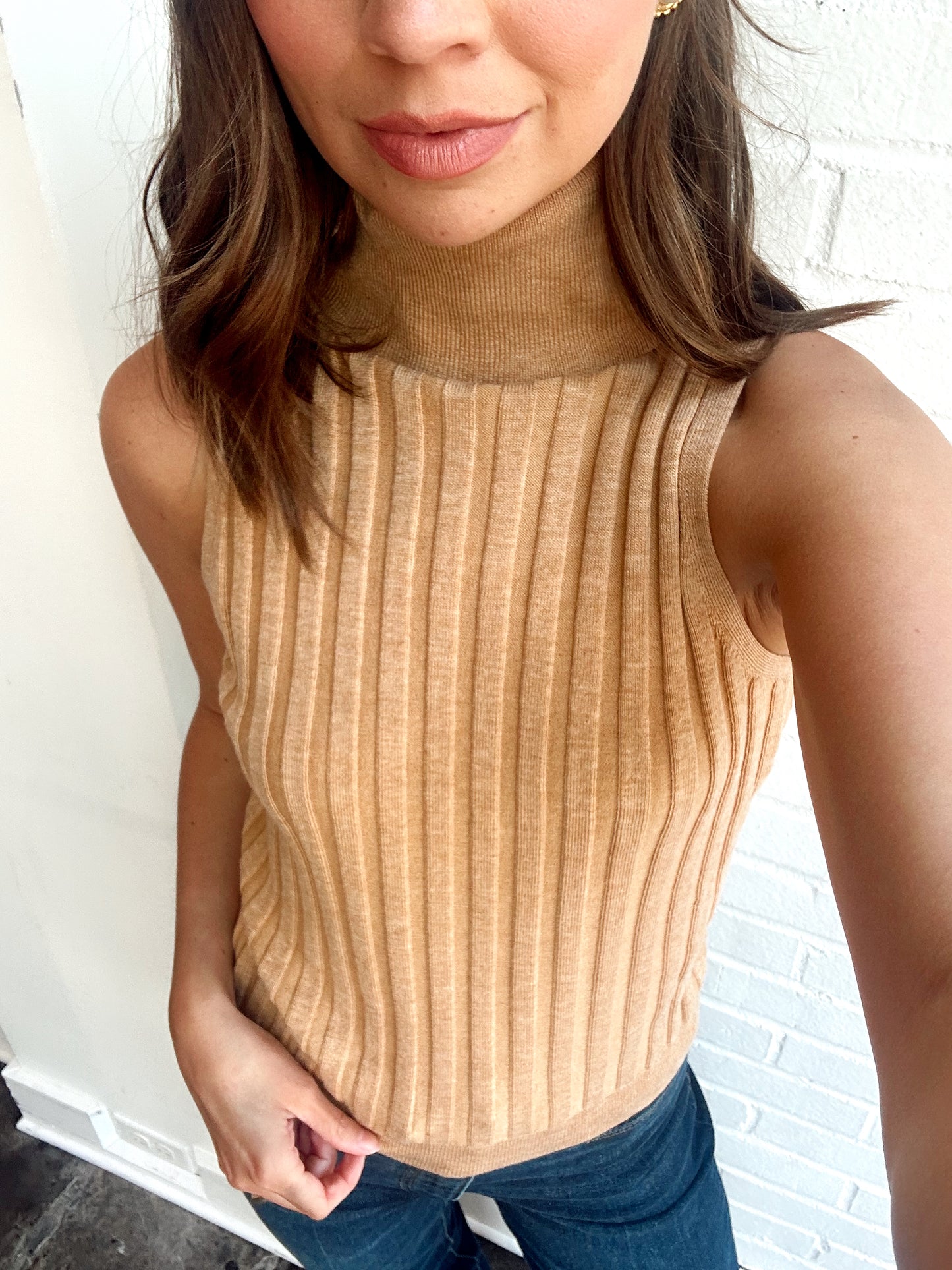 TURTLENECK TANK SWEATER