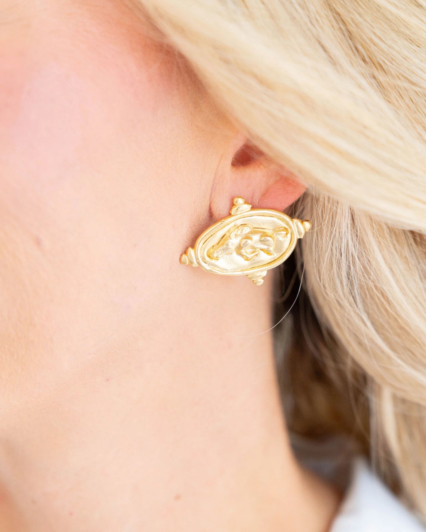 RAZORBACK INTAGLIO STUDS