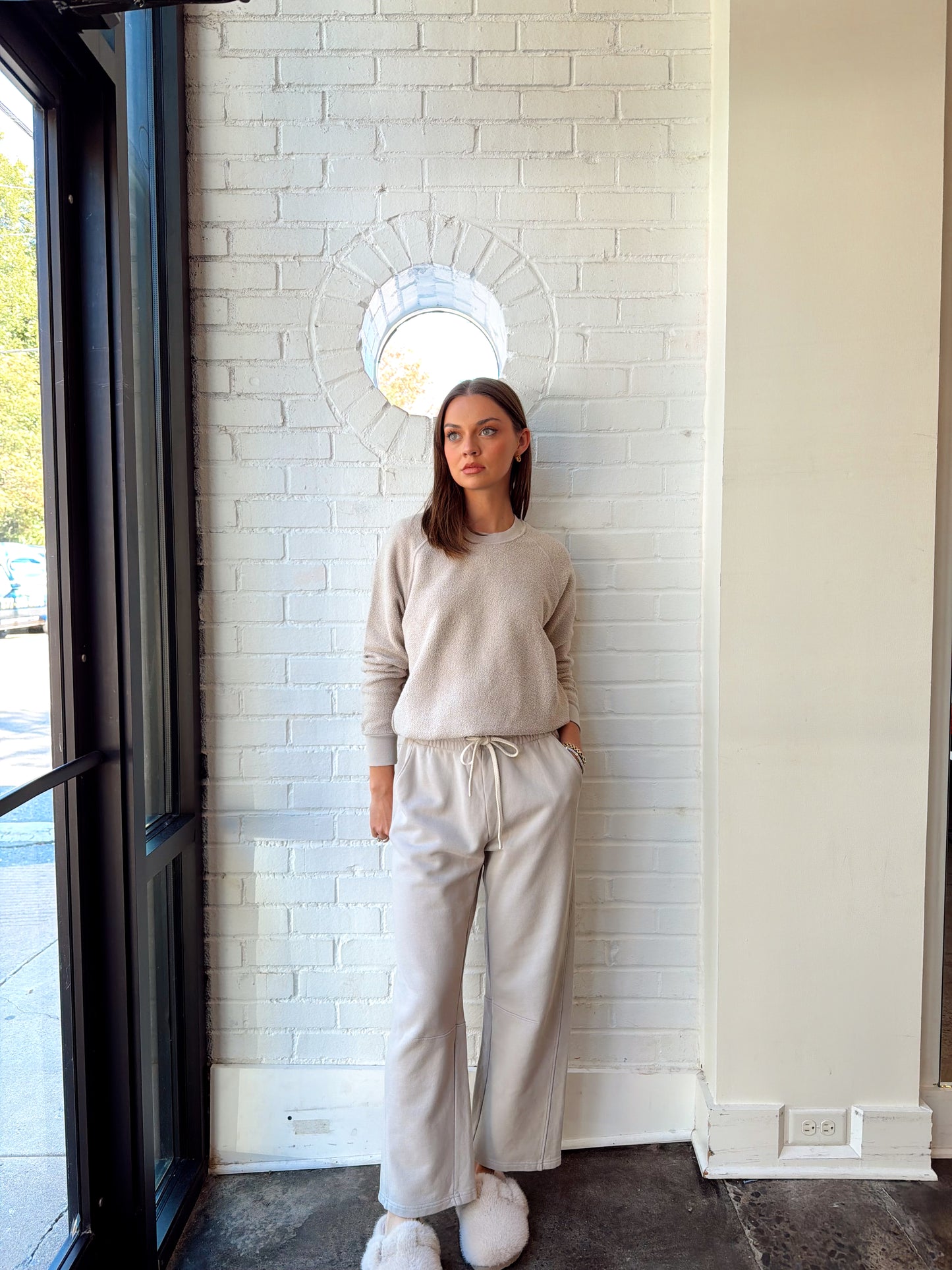 STRUCTURED FLEECE BARREL PANTS
