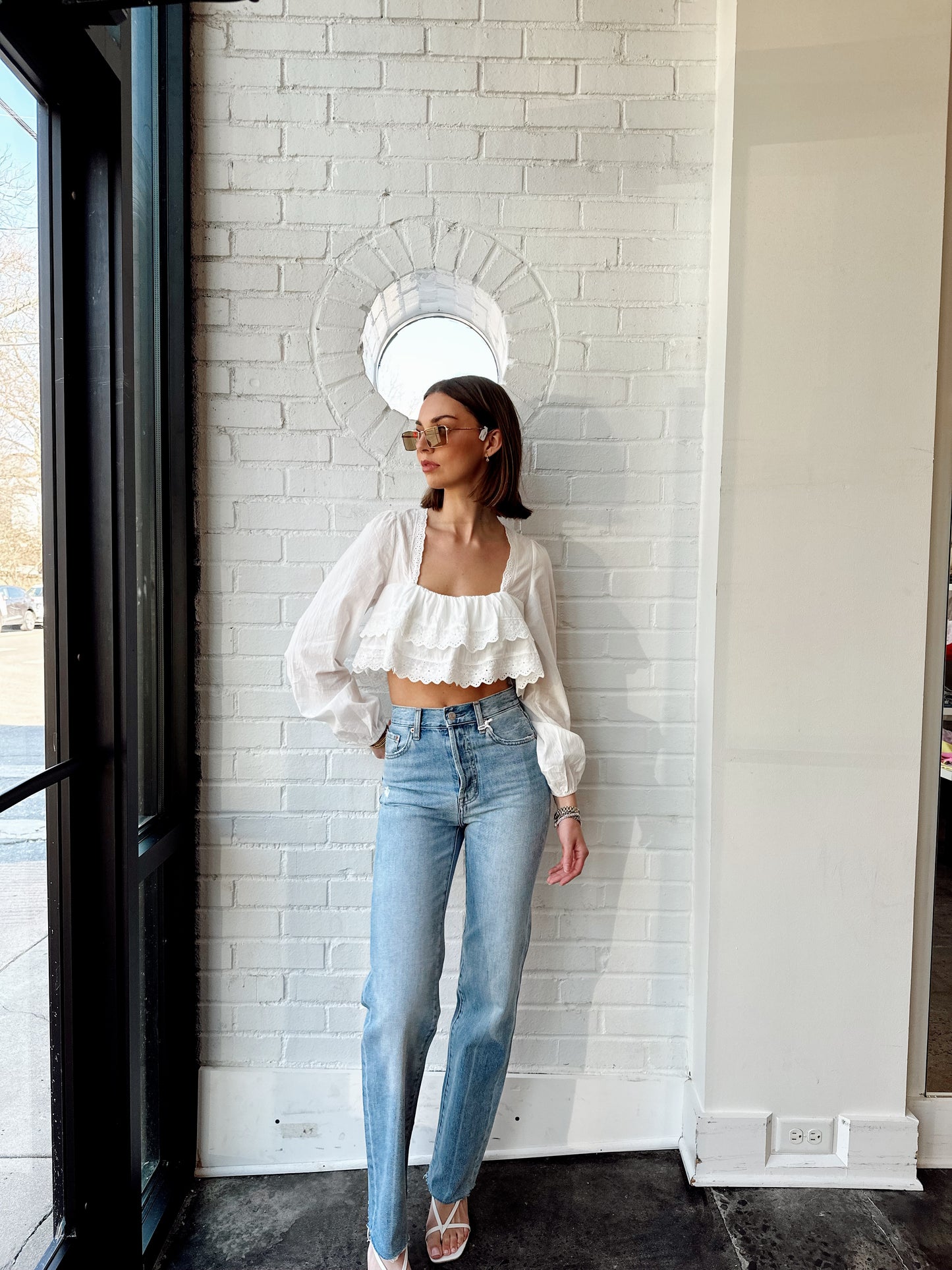 LACE TRIM RUFFLE CROP SHIRT