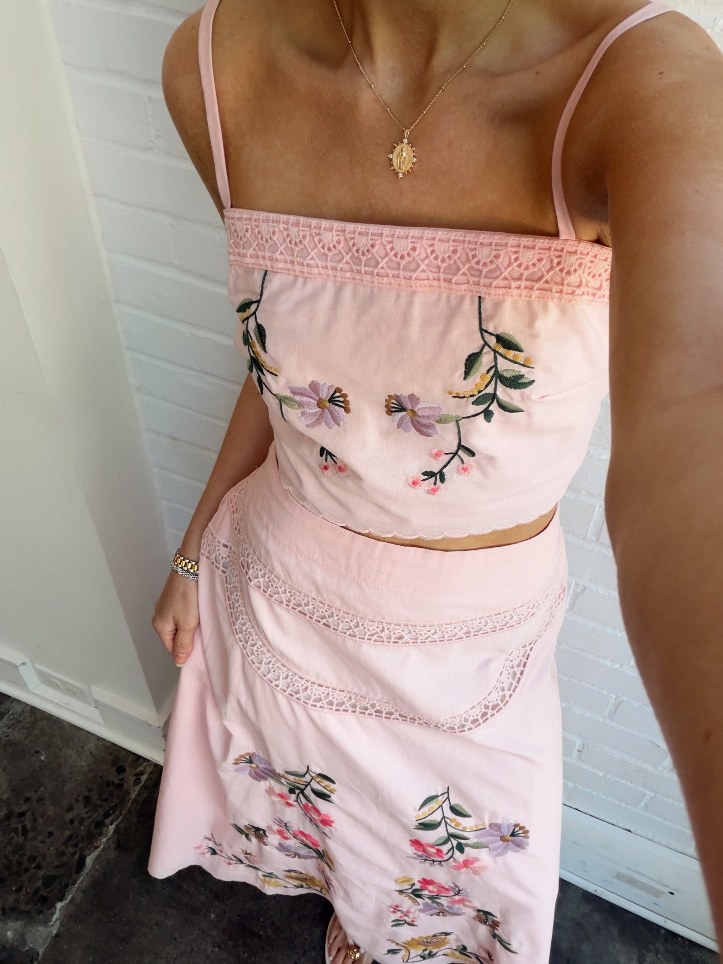 EMBROIDERED FLORAL LACE DETAIL SET