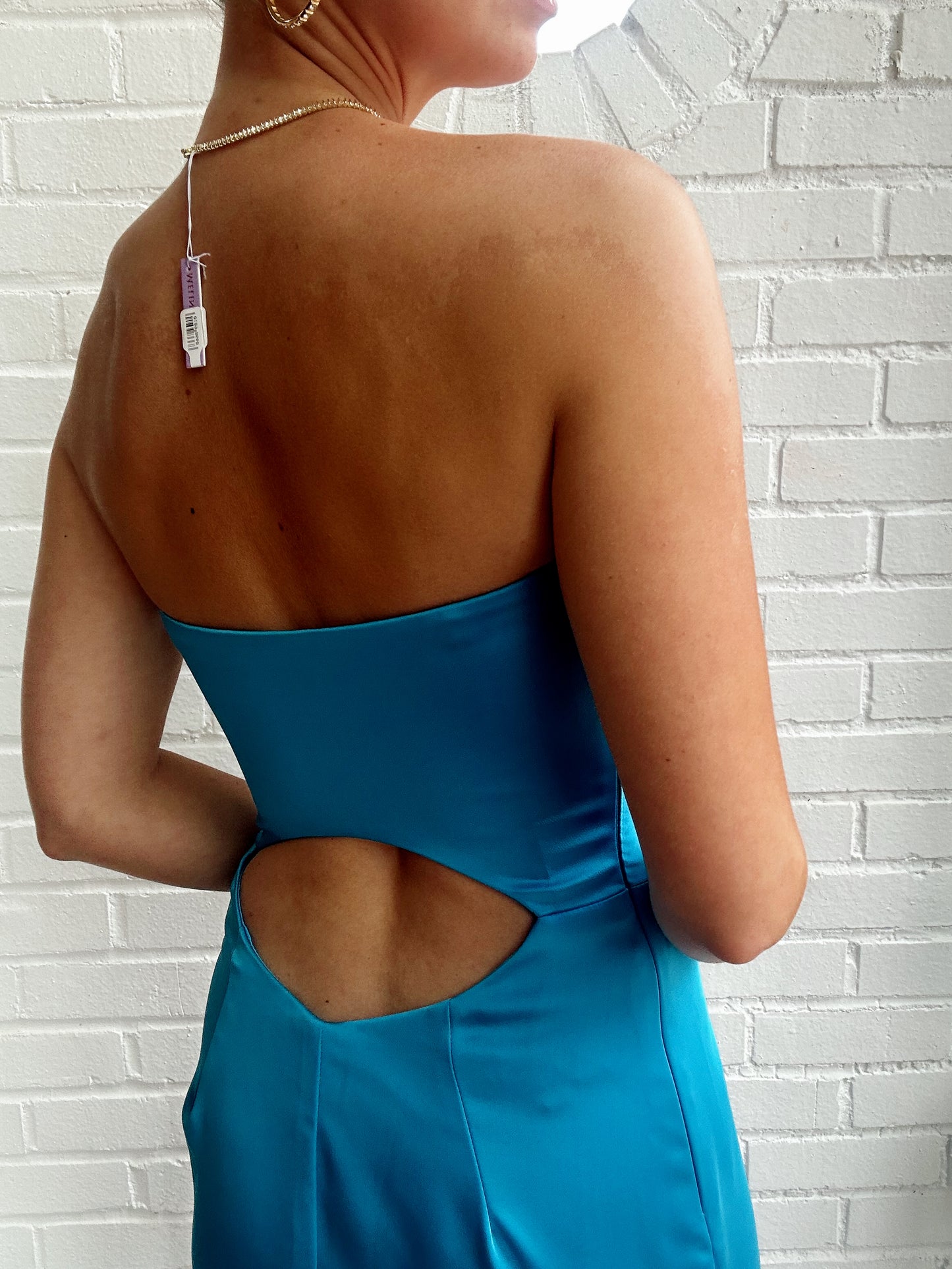 KESIA STRAPLESS GOWN W/ CUT-OUT