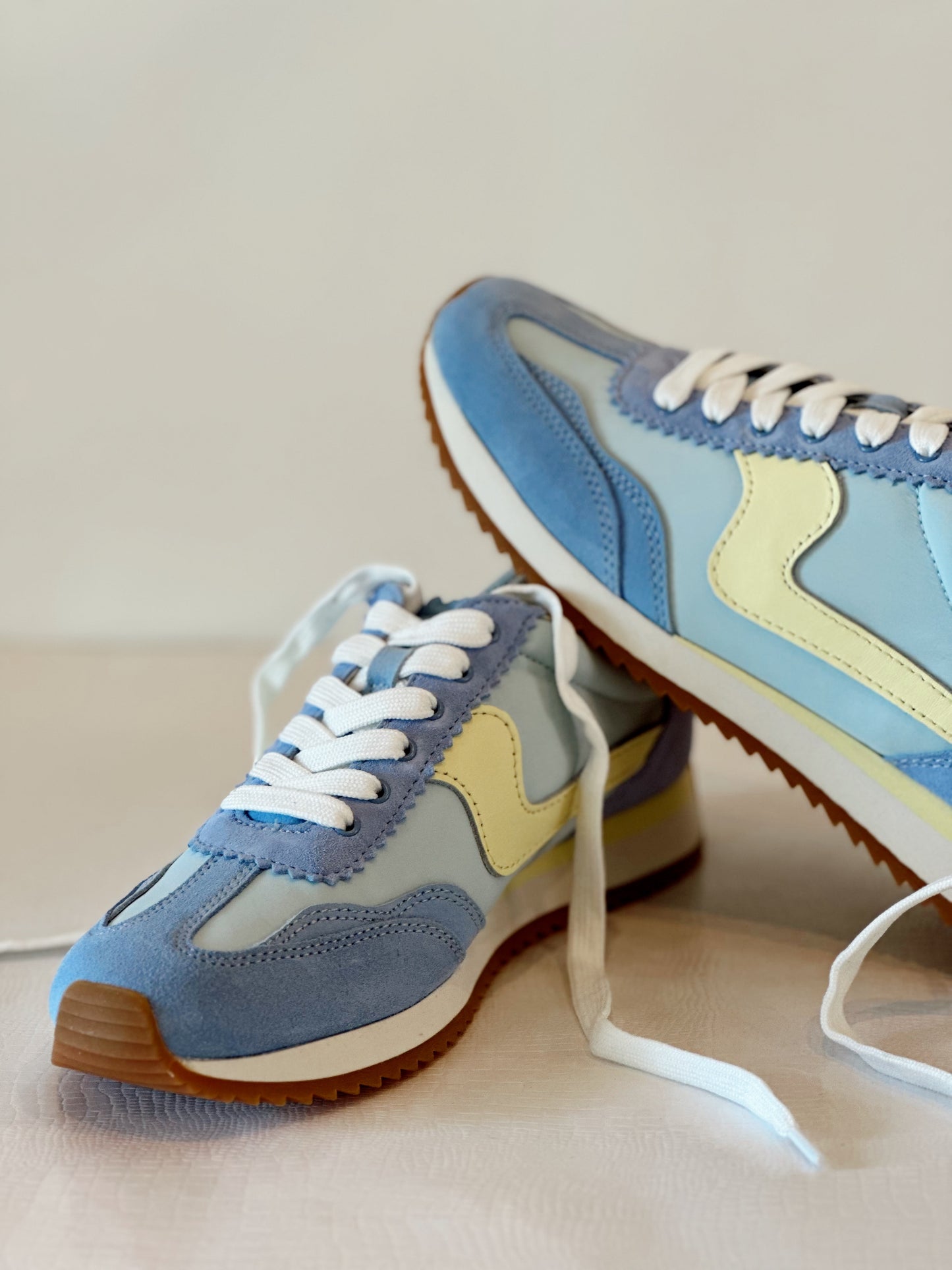B.NTCD SNEAKER