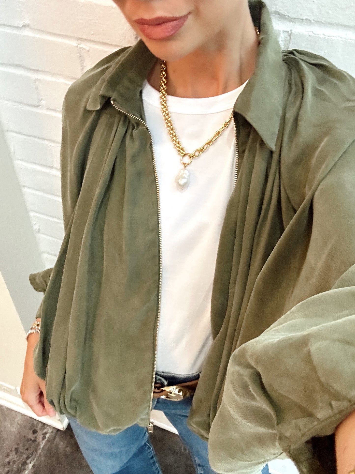 COLLARED JACKET W/ PLEATS