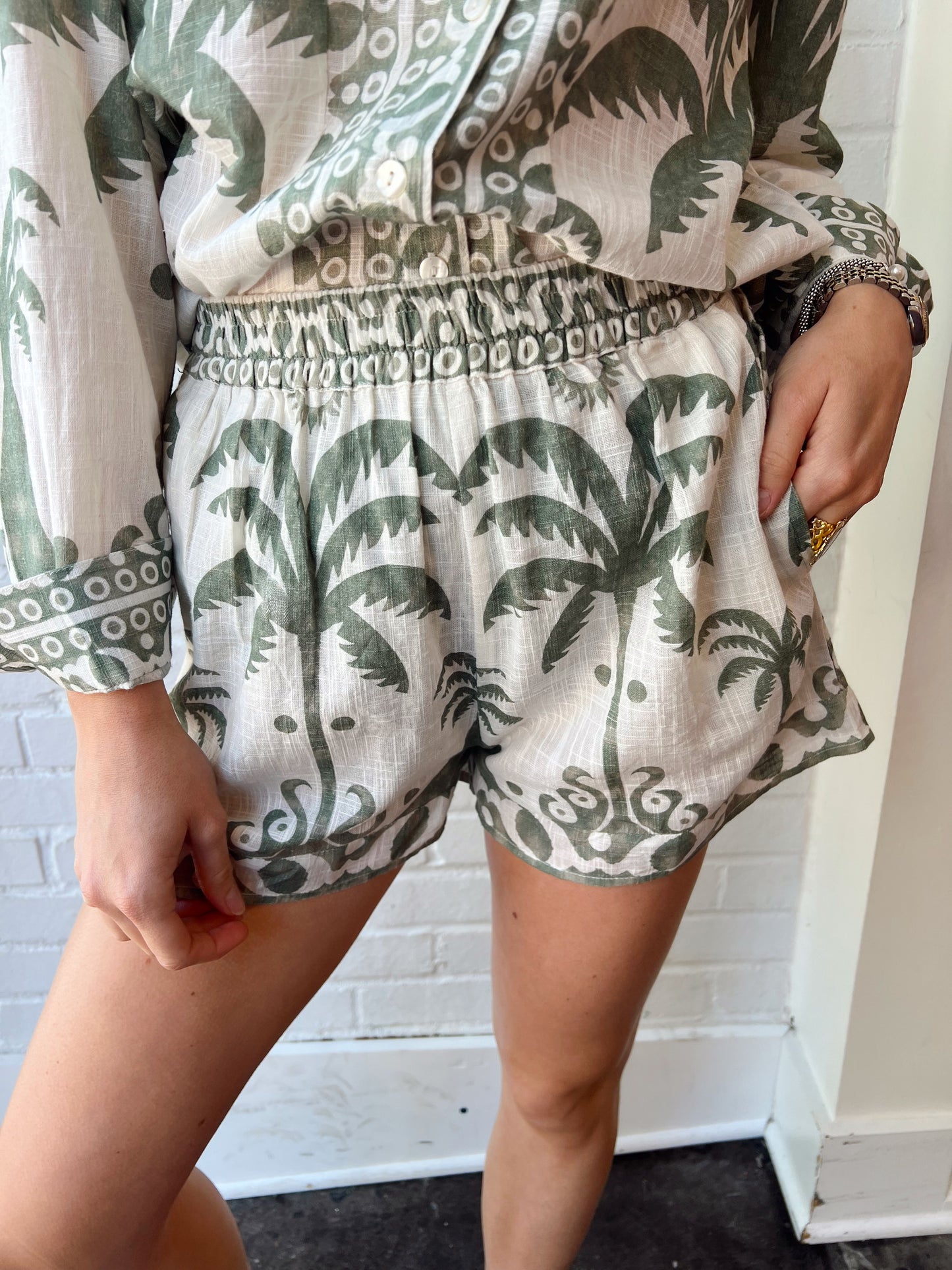 BORDER PRINT SHORTS