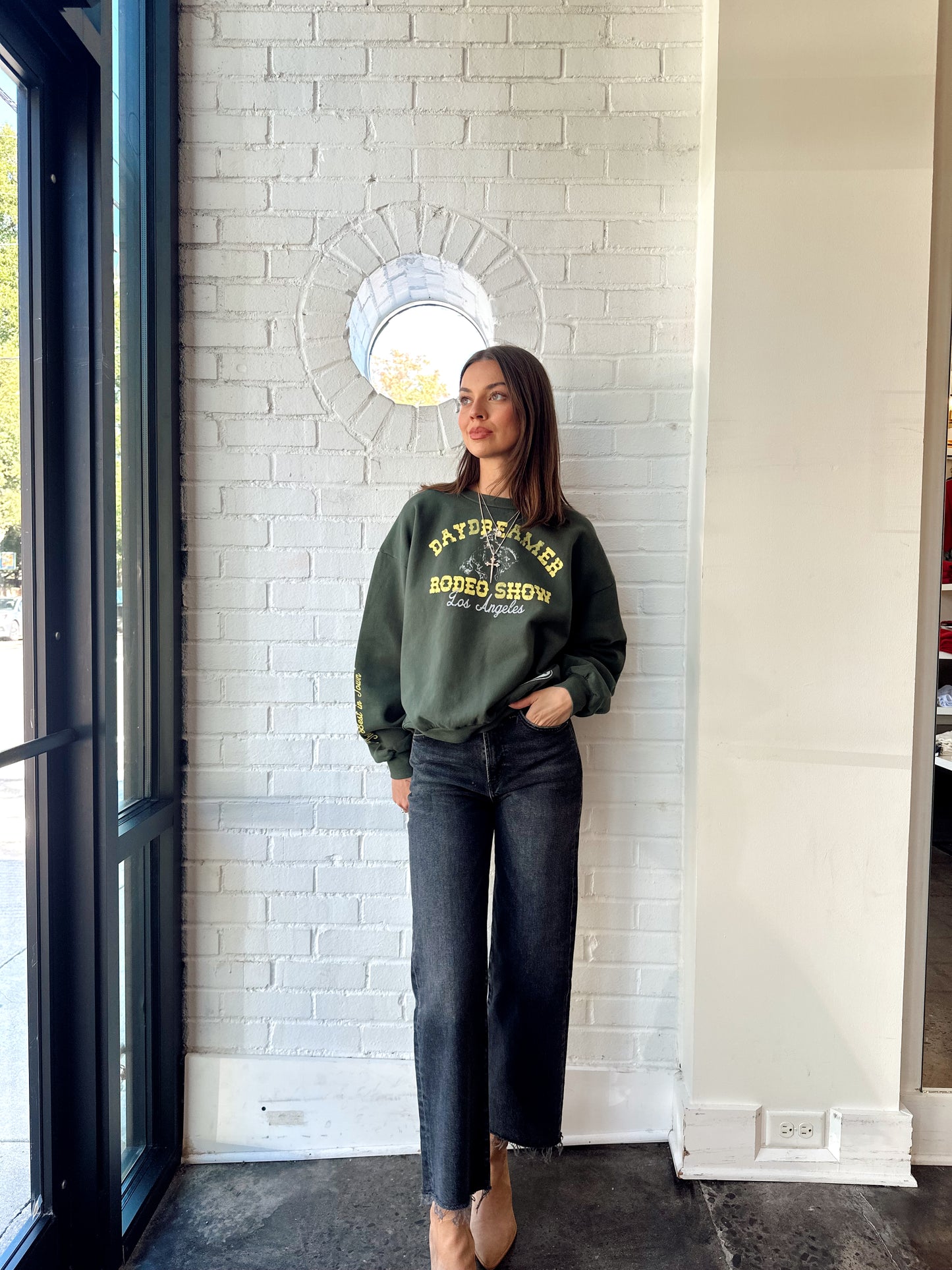 DAYDREAMER RODEO SHOW OVERSIZED CREW SWEATSHIRT