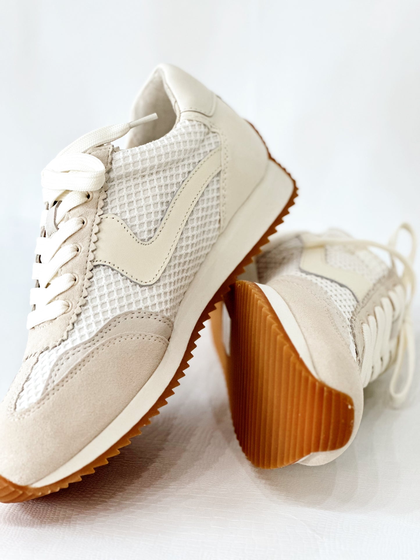 B.NTCD SNEAKER