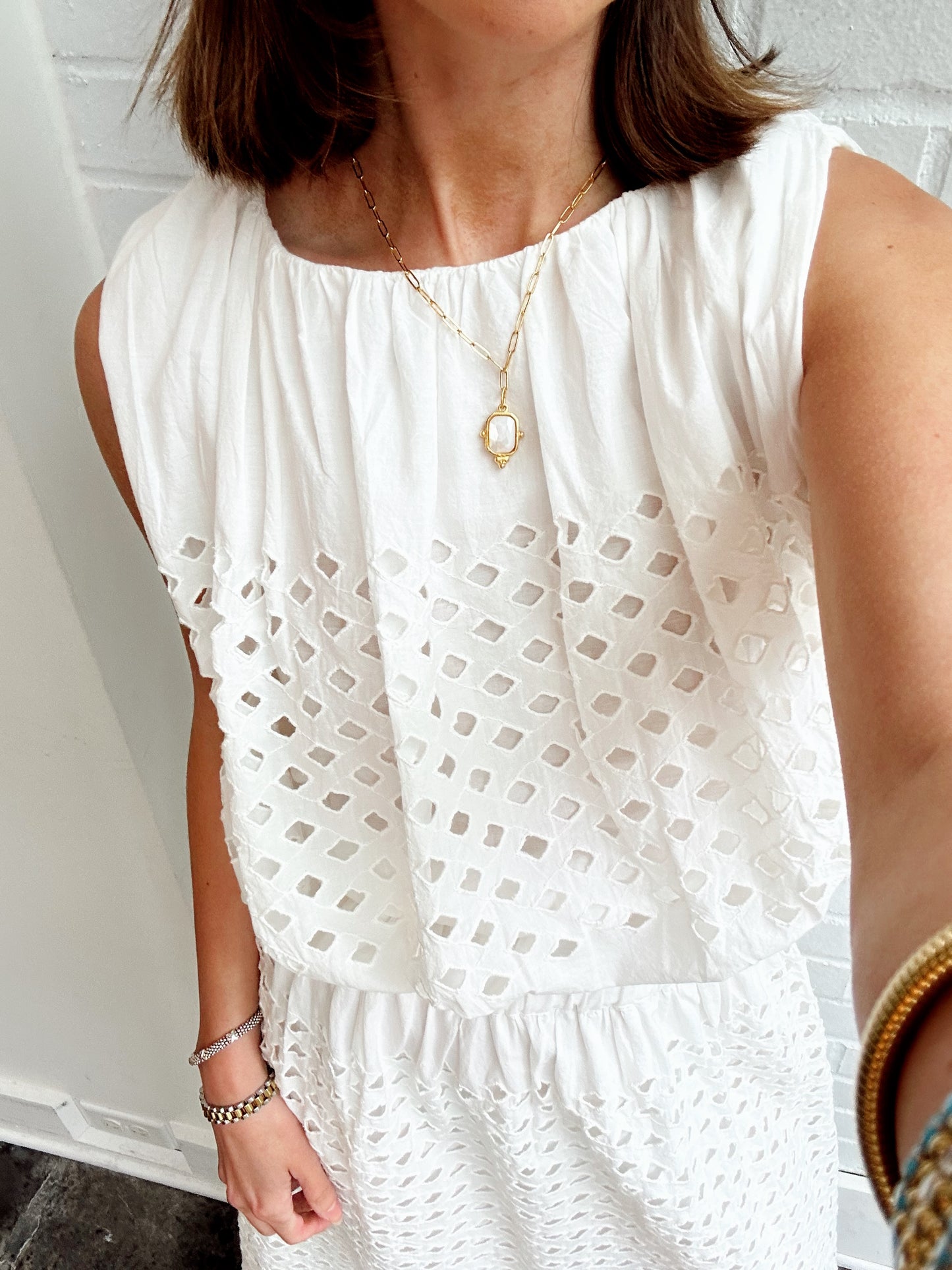 CROP EYELET TOP