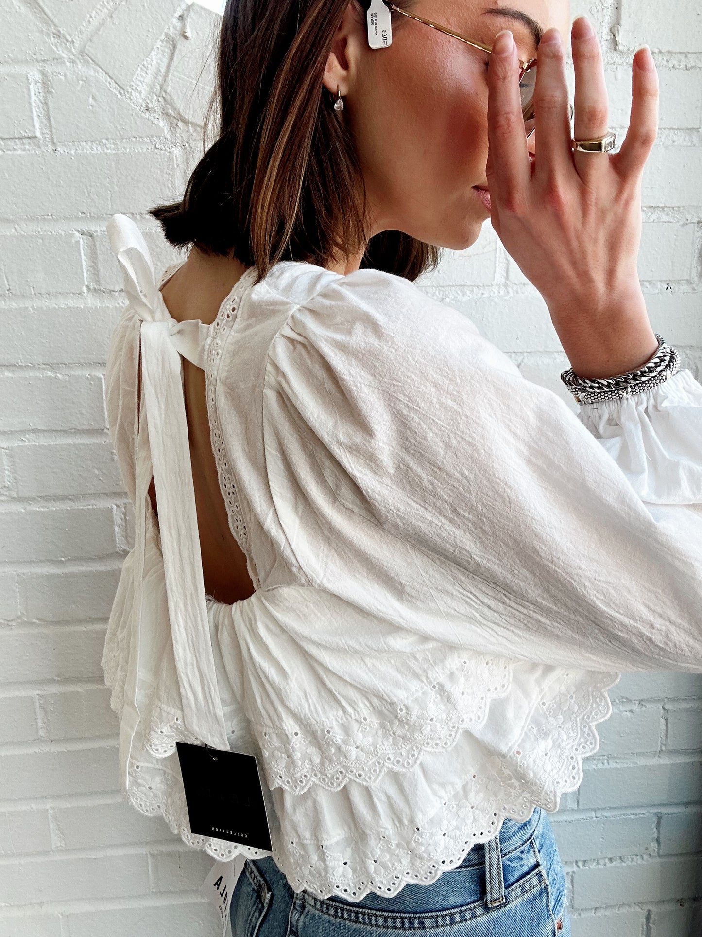 LACE TRIM RUFFLE CROP SHIRT