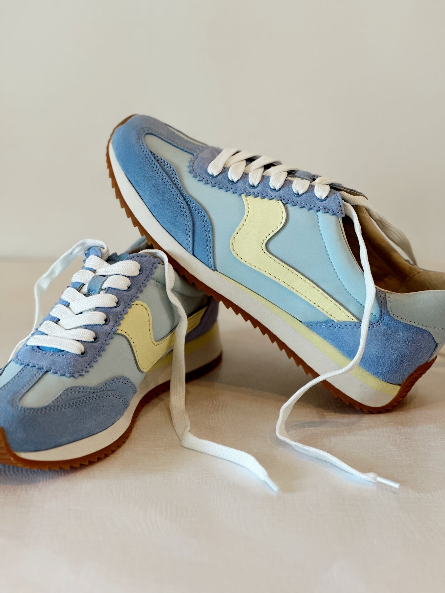 B.NTCD SNEAKER