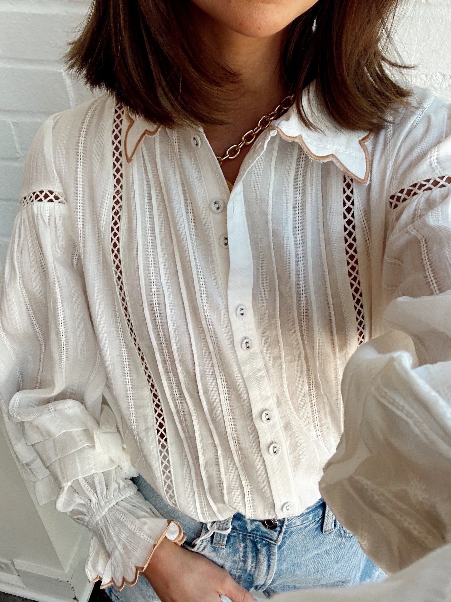 SCALLOP EDGE SHIRT TOP