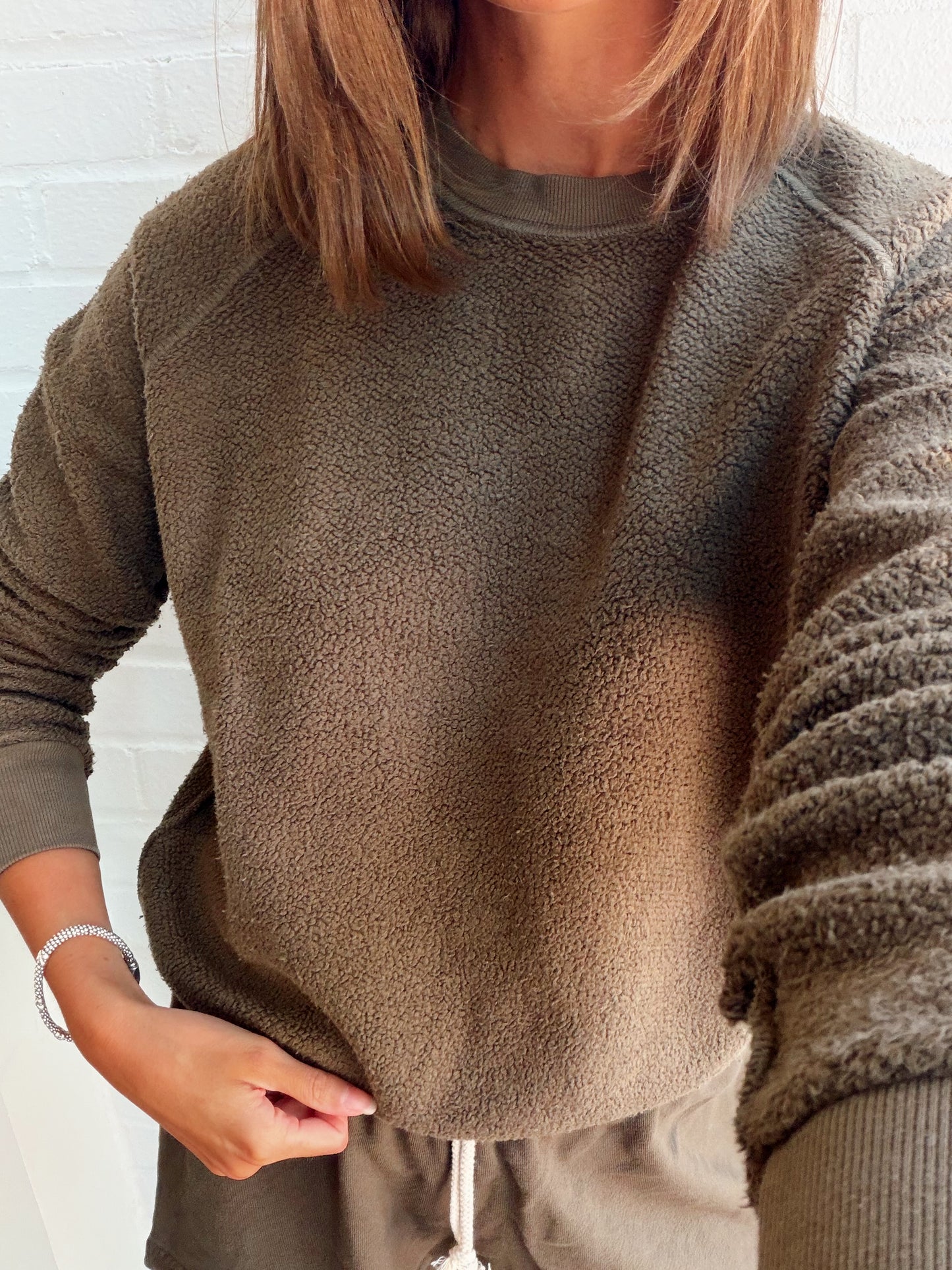 ZIGGY REVERSED FLEECE SHRUNKEN CREW- DK OLIVE