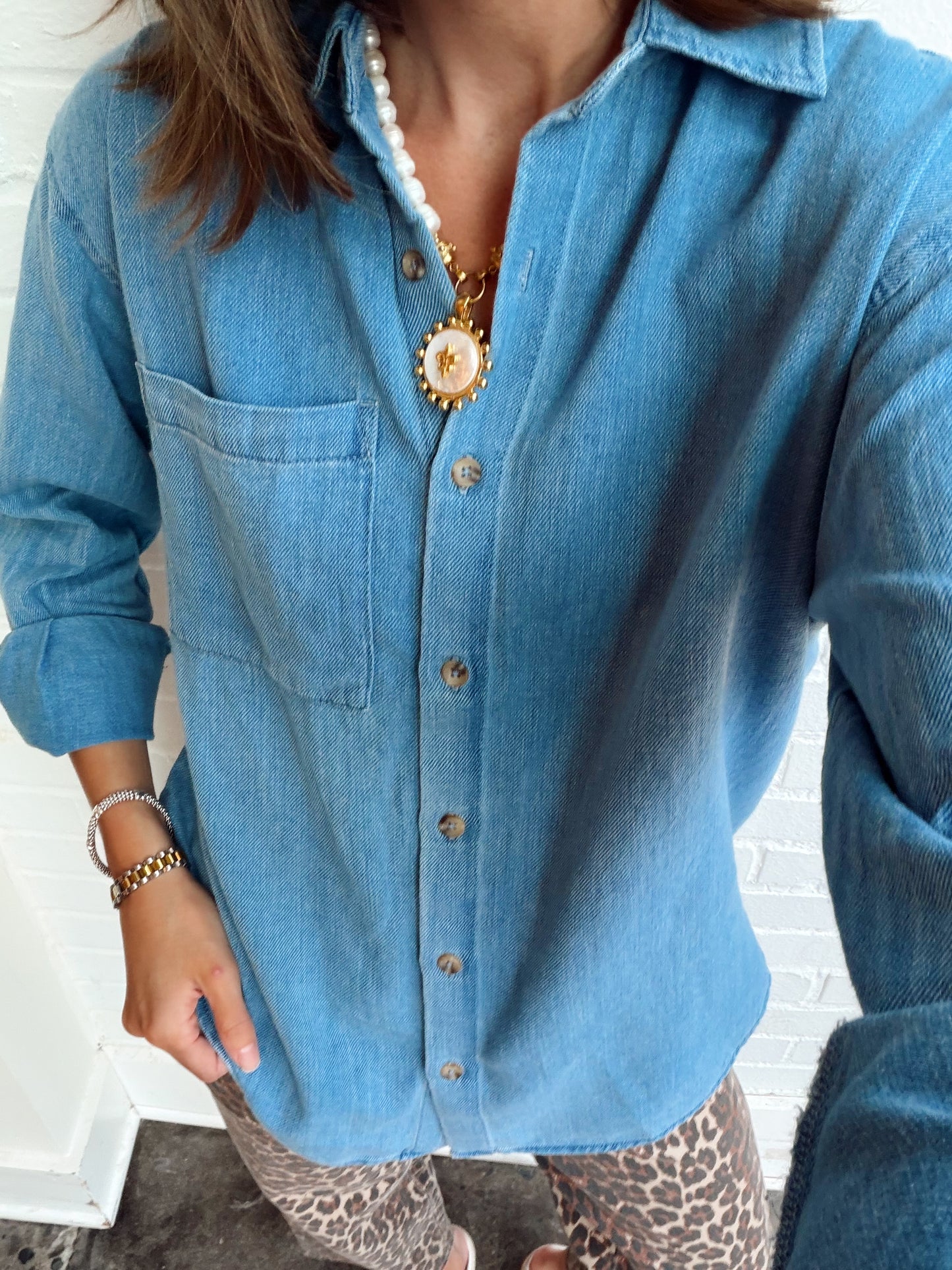 THE PERFECT TWILL BUTTON UP