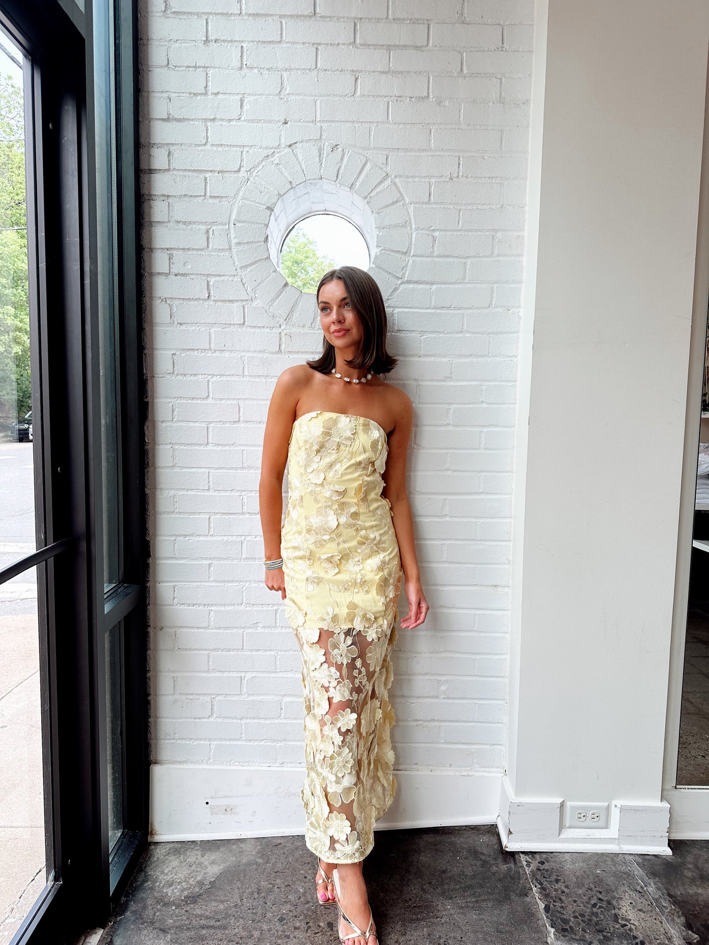 STRAPLESS FLORAL EMBRROIDERED MAXI DRESS