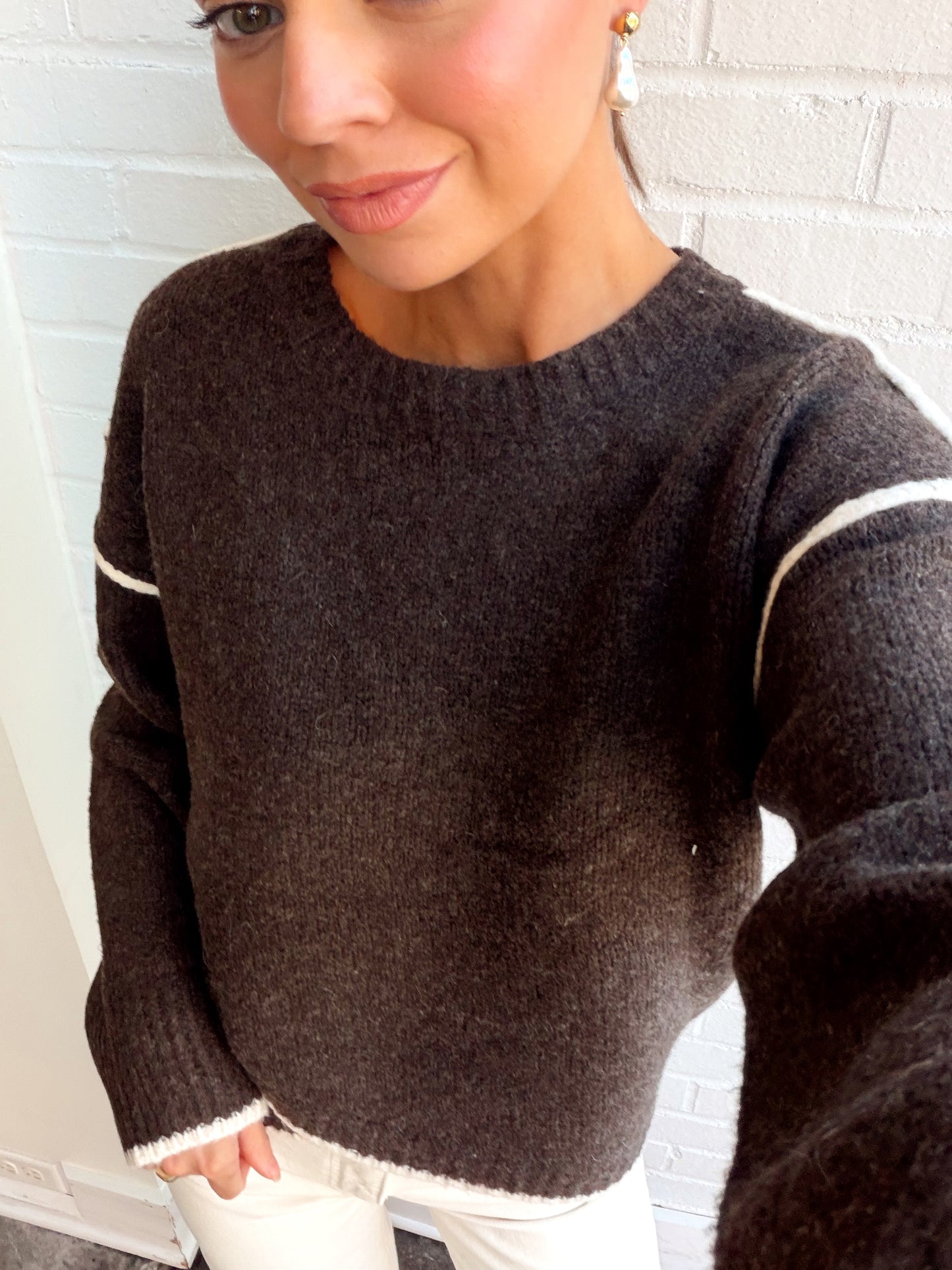 JULIET CONTRAST DETAIL OVERLAP HEM SWEATER