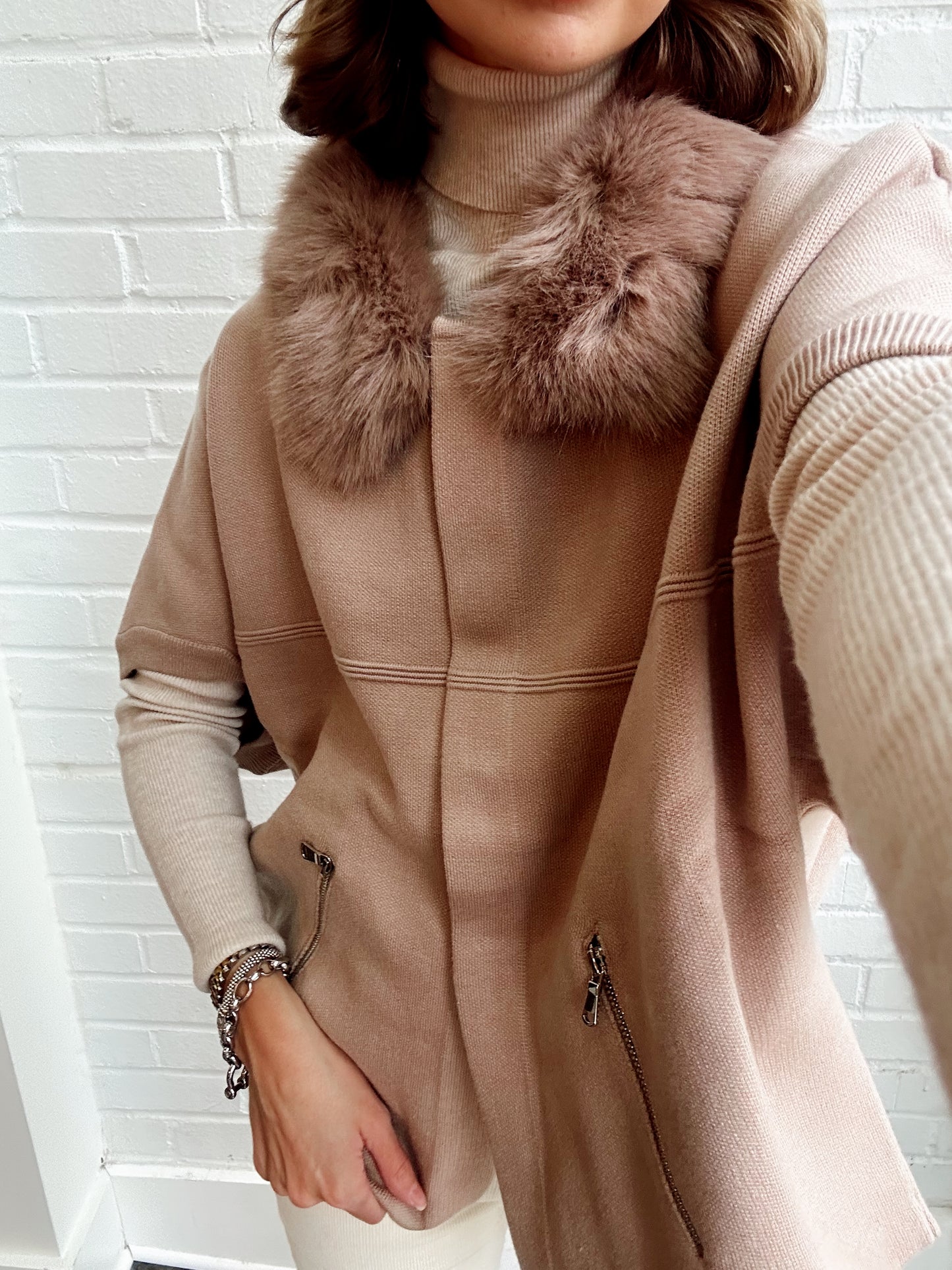 FAUX FUR TRIM CARDIGAN