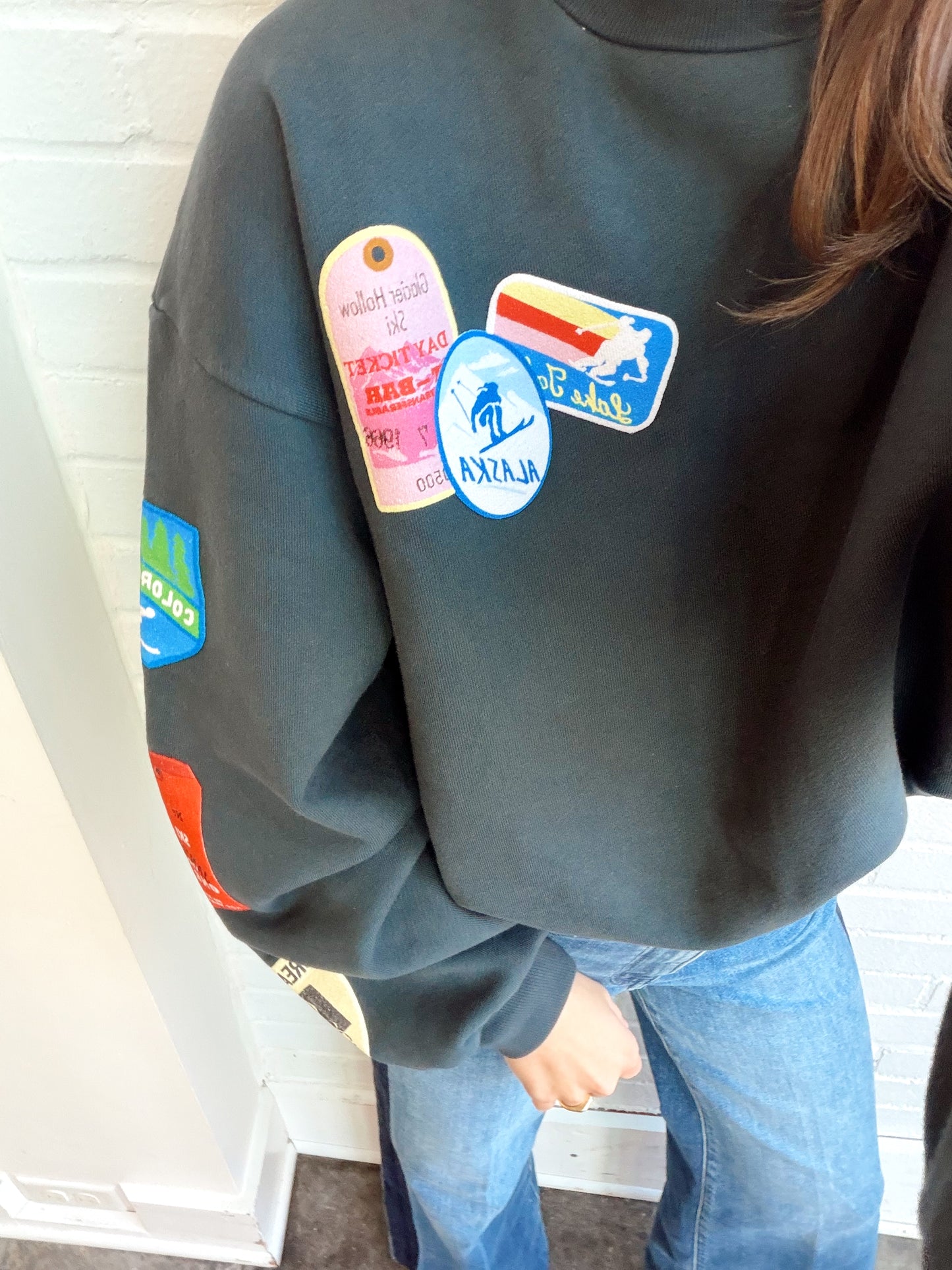 SKI PATCH OVERSIZED SWEATSHIRT