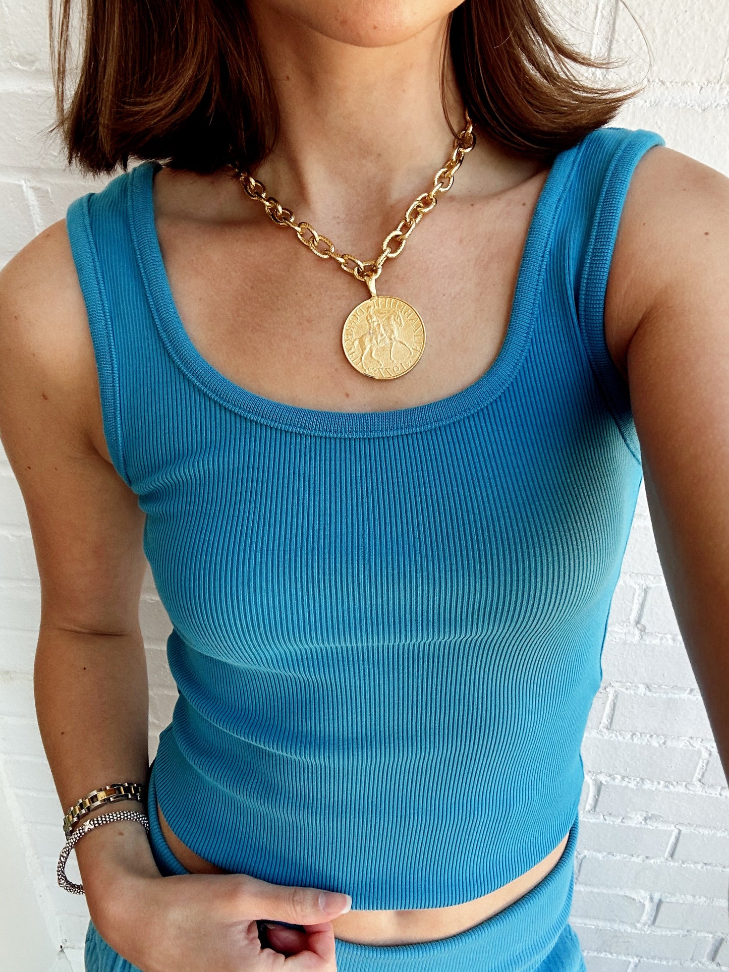 RIBBED SCOOP NECK CROPPED TANK