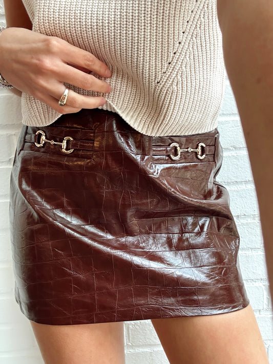 VEGAN LEATHER HORSE BIT SHORT SKIRT