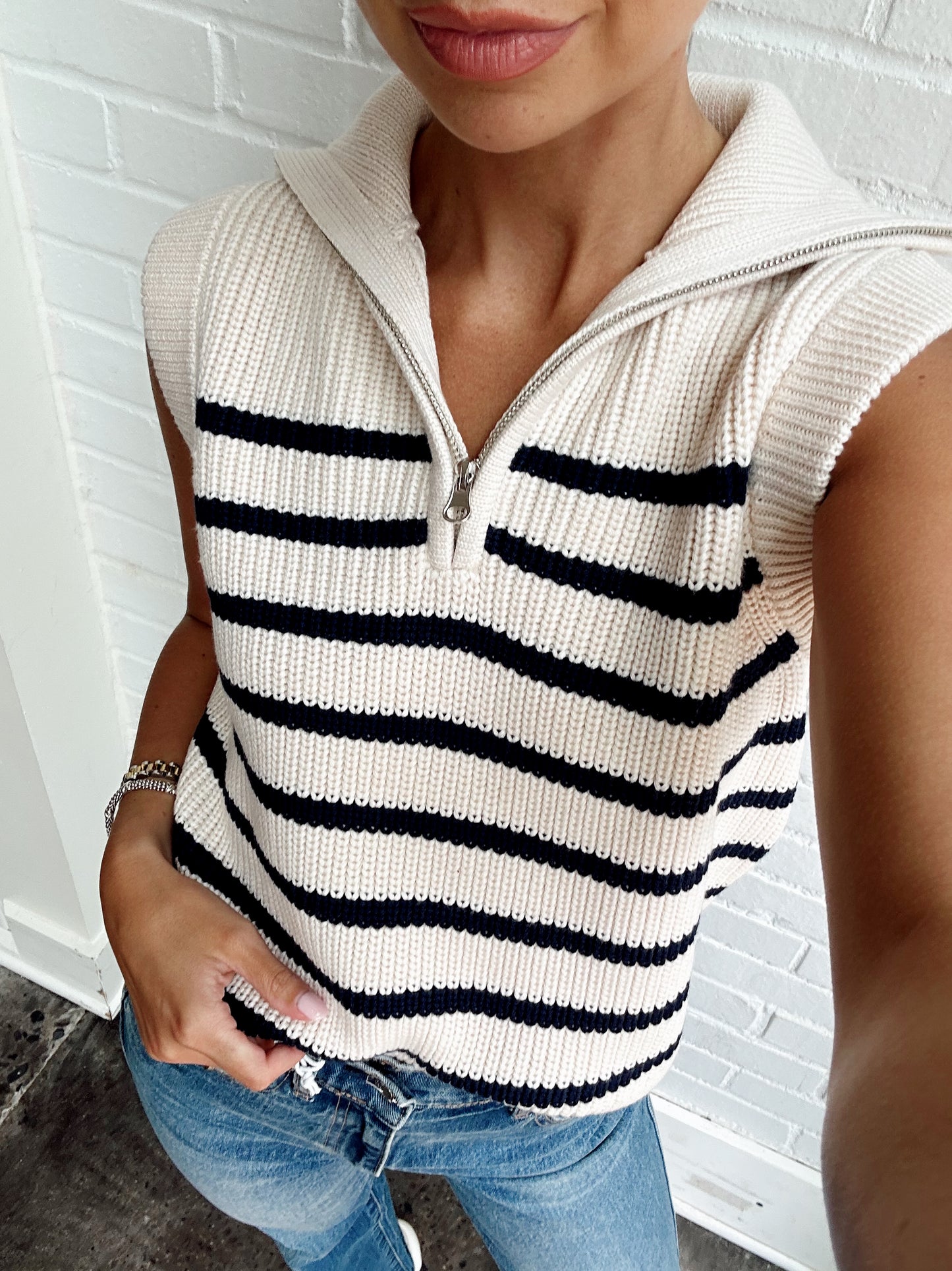 STRIPE HALF ZIP UP SLEEVELESS KNIT TOP