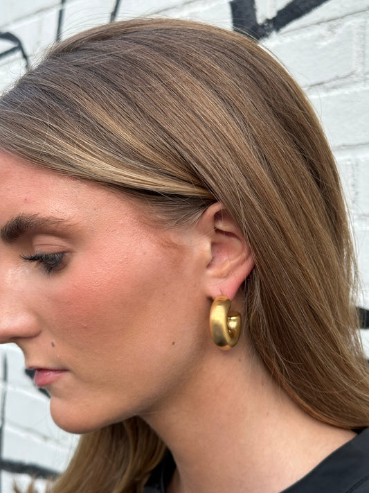 DANI MATTE GOLD HOOPS