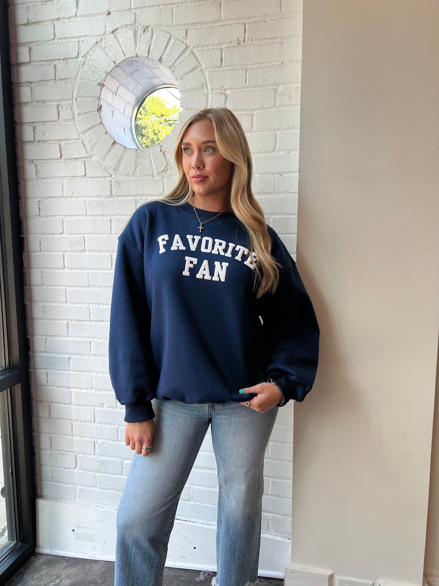 "FAVORITE FAN" OVERSIZED SWEATSHIRT