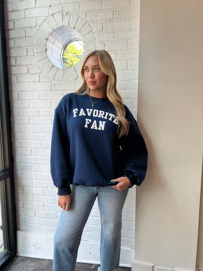 "FAVORITE FAN" OVERSIZED SWEATSHIRT