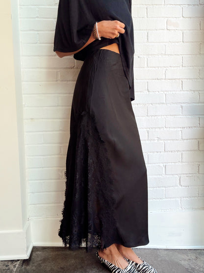 JULIEE SKIRT- BLACK