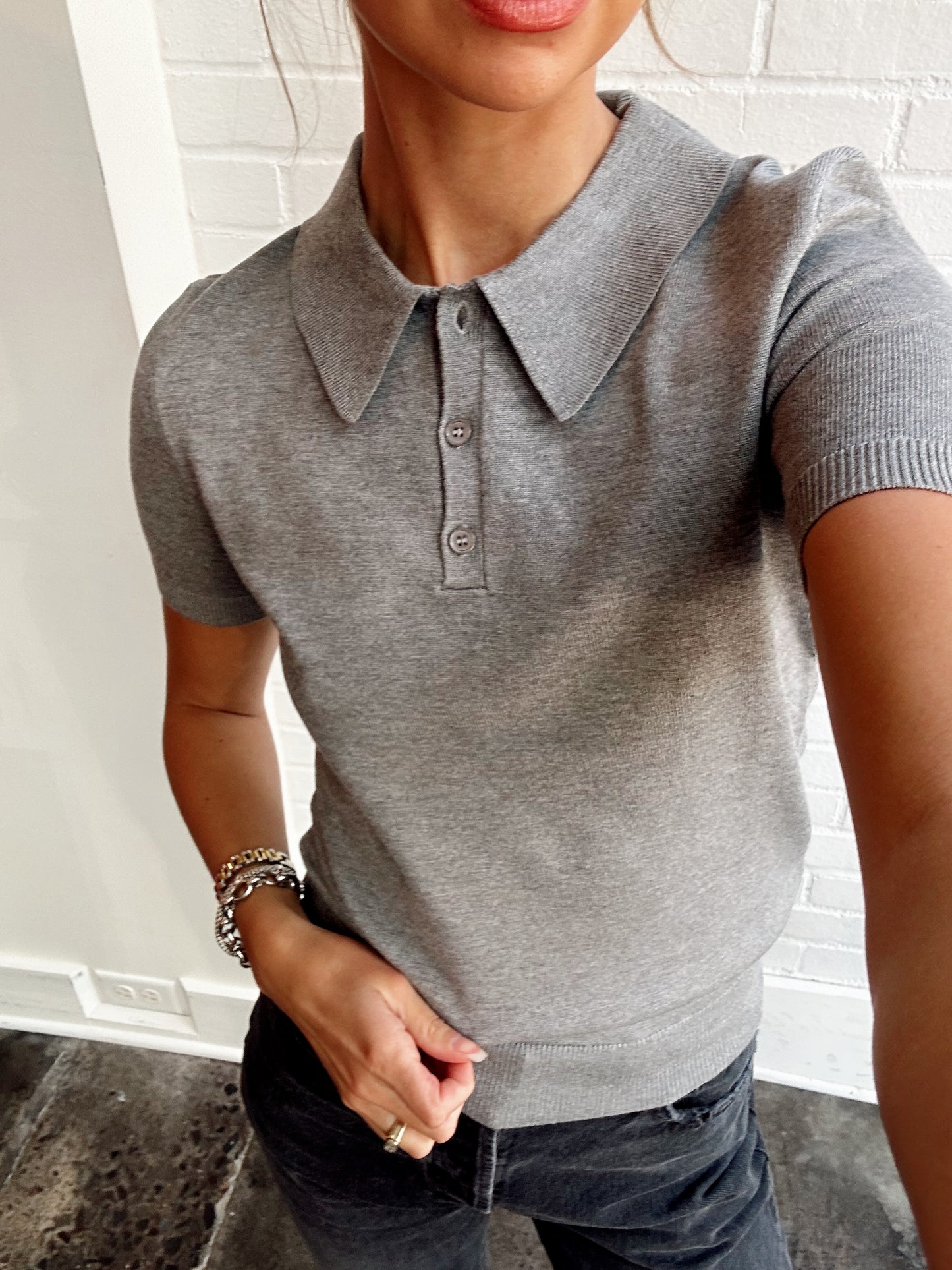 COLLARED SHORT SLEEVE SWEATER