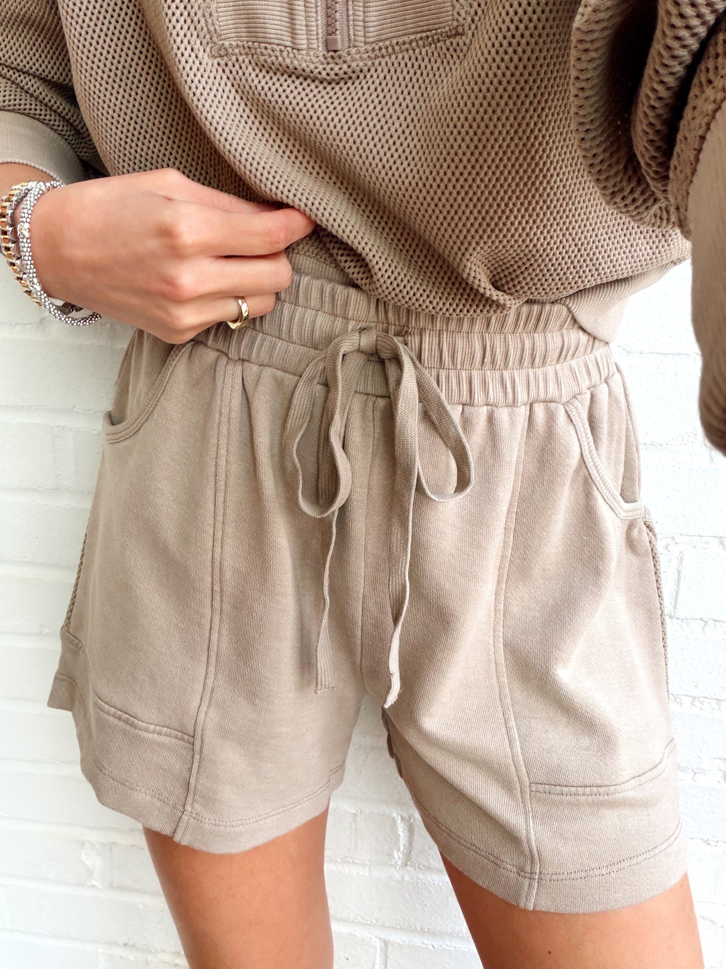 FRENCH TERRY SWEAT SHORTS W/ MESH POCKET