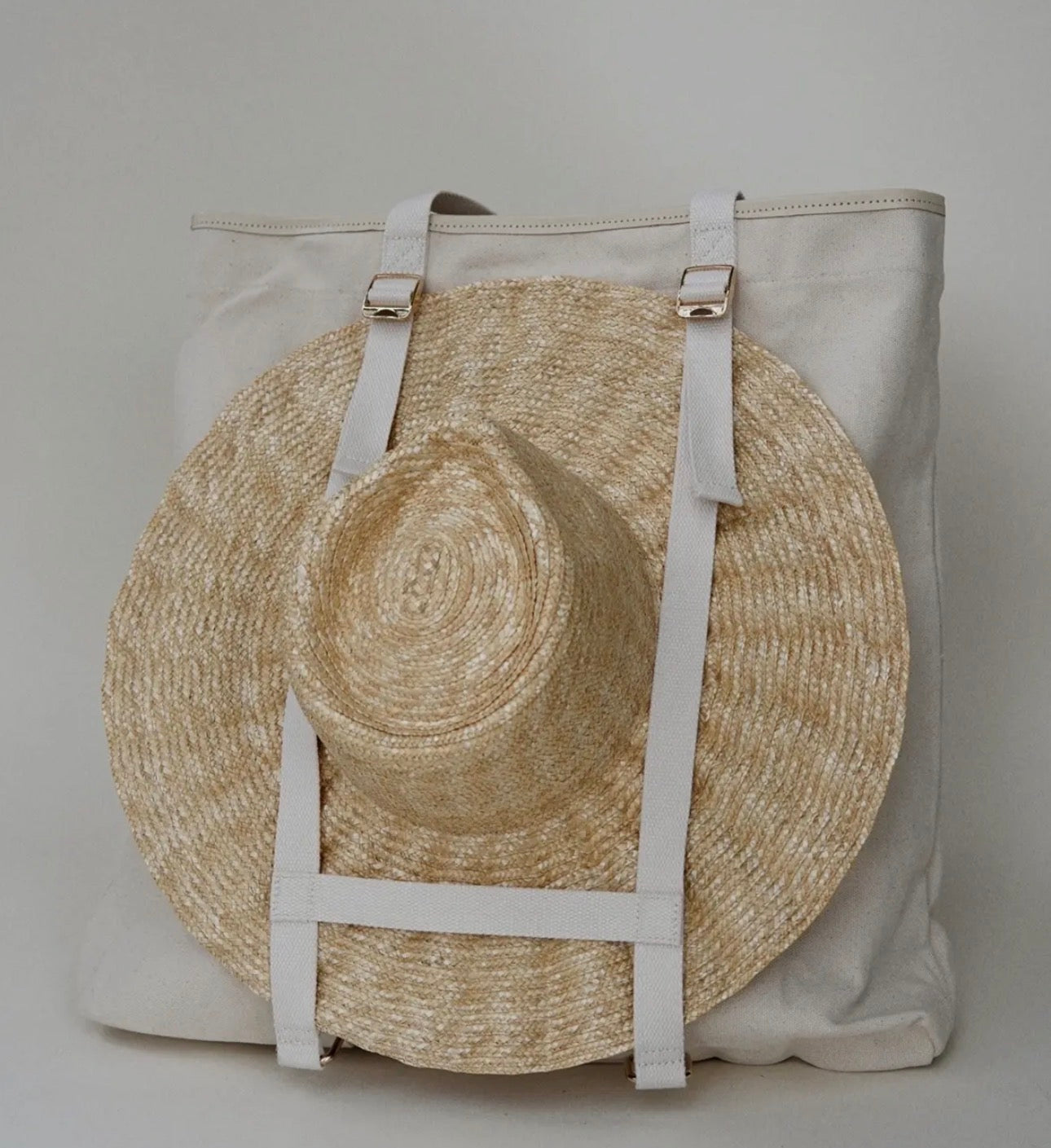 ON HOLIDAY HAT TRAVEL TOTE