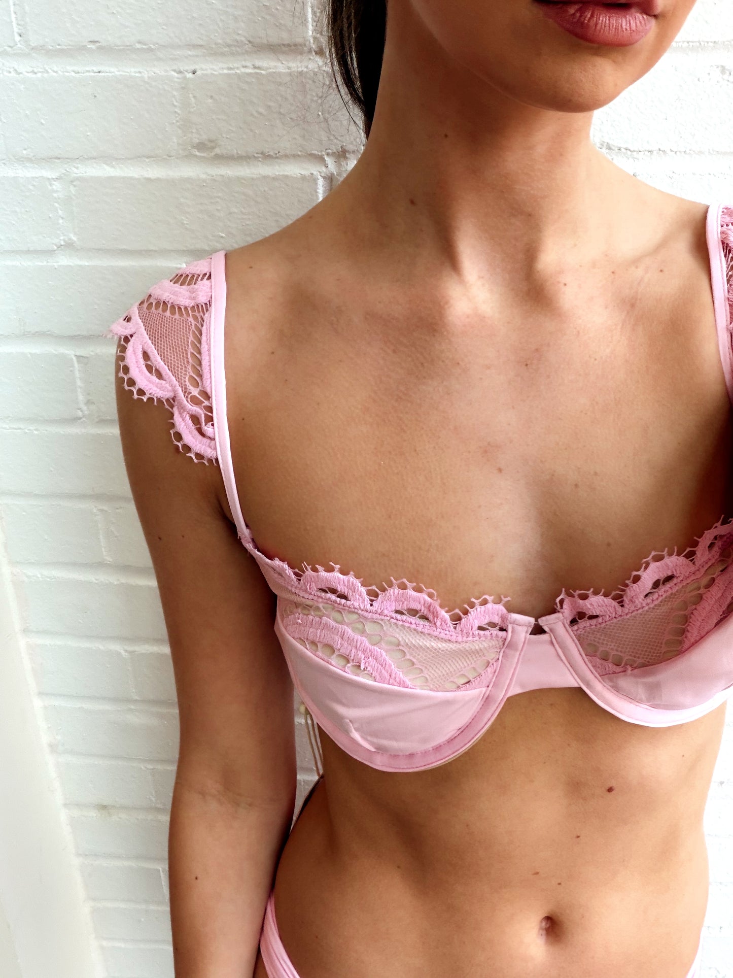 GIA LACE UNDERWIRE TOP