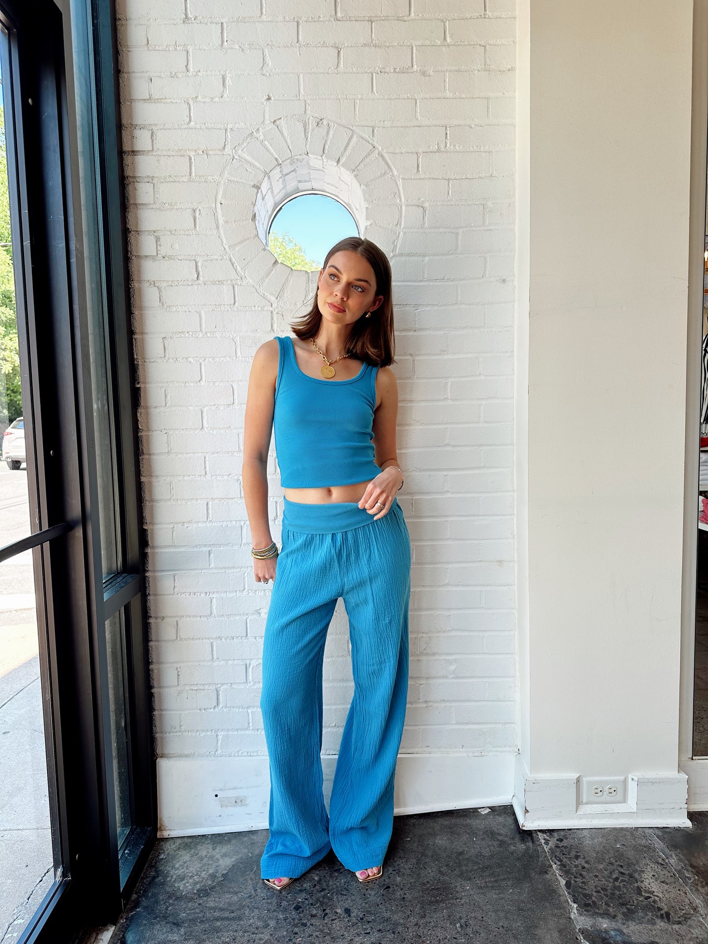 RIBBED SCOOP NECK CROPPED TANK
