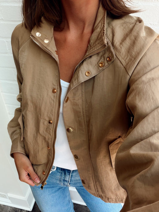 LIGHTWEIGHT BOMBER JACKET