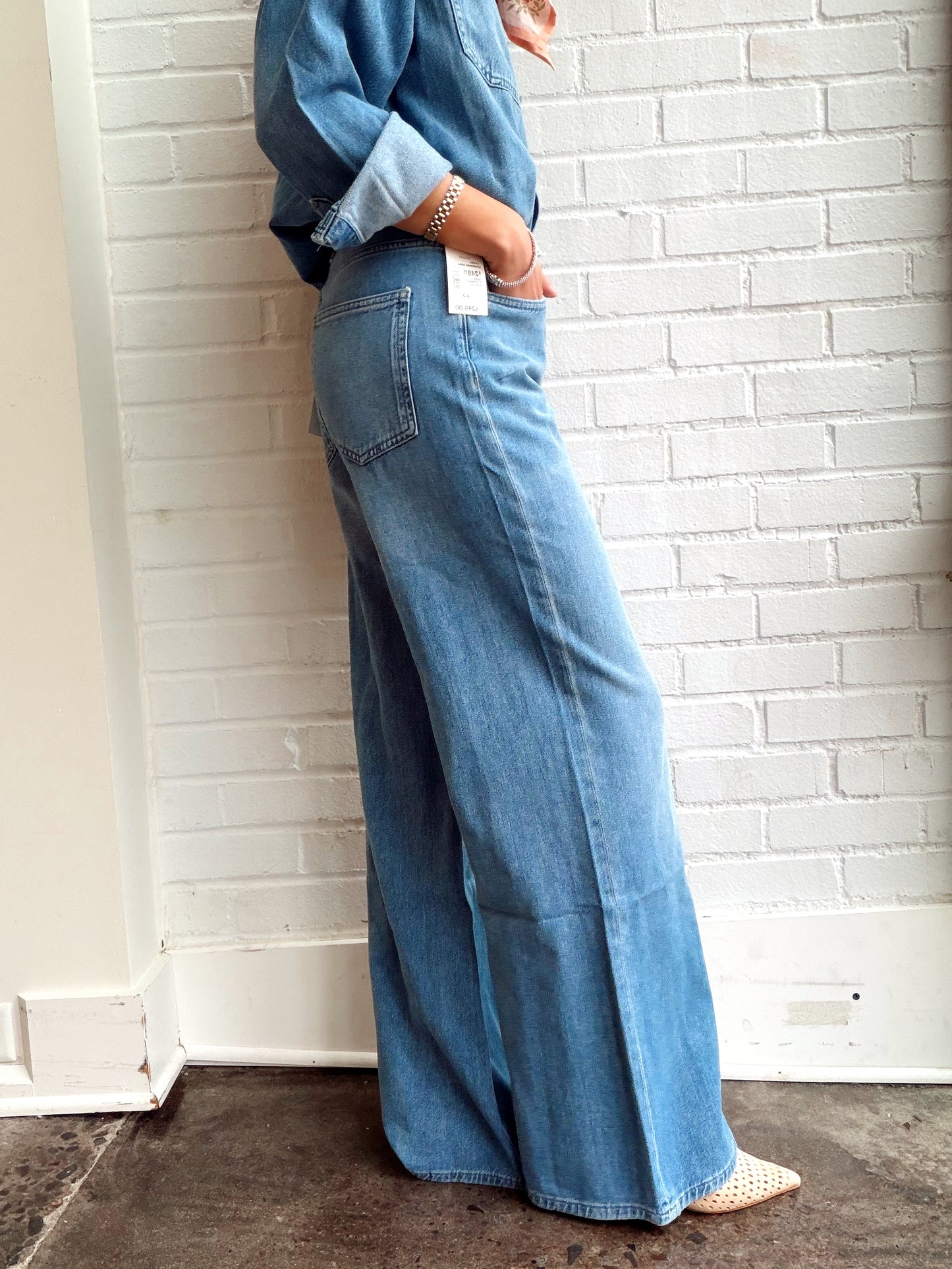 ALEX BAGGY WIDE LEG: LOW RISE 32"