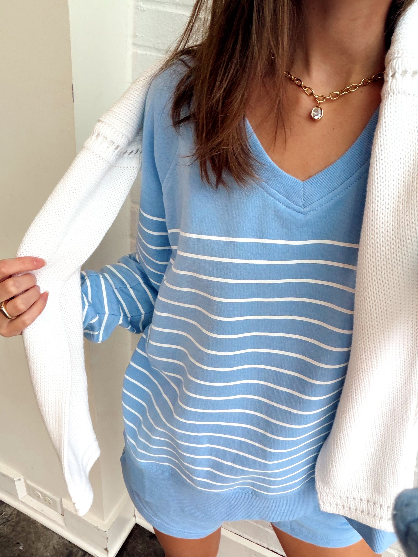 WEEKENDER STRIPE V NECK