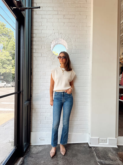 SLEEVELESS ROUND NECK VEST KNIT TOP