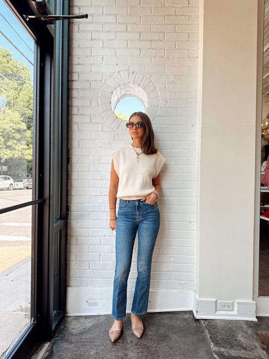 SLEEVELESS ROUND NECK VEST KNIT TOP