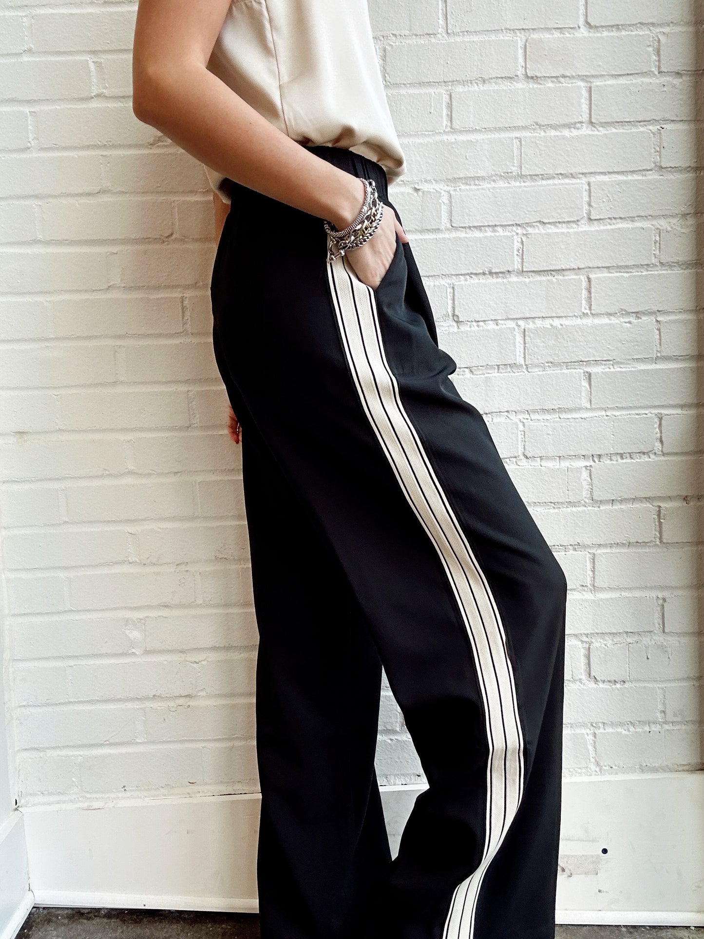 SIDE STRIPE WIDE LEG PANT