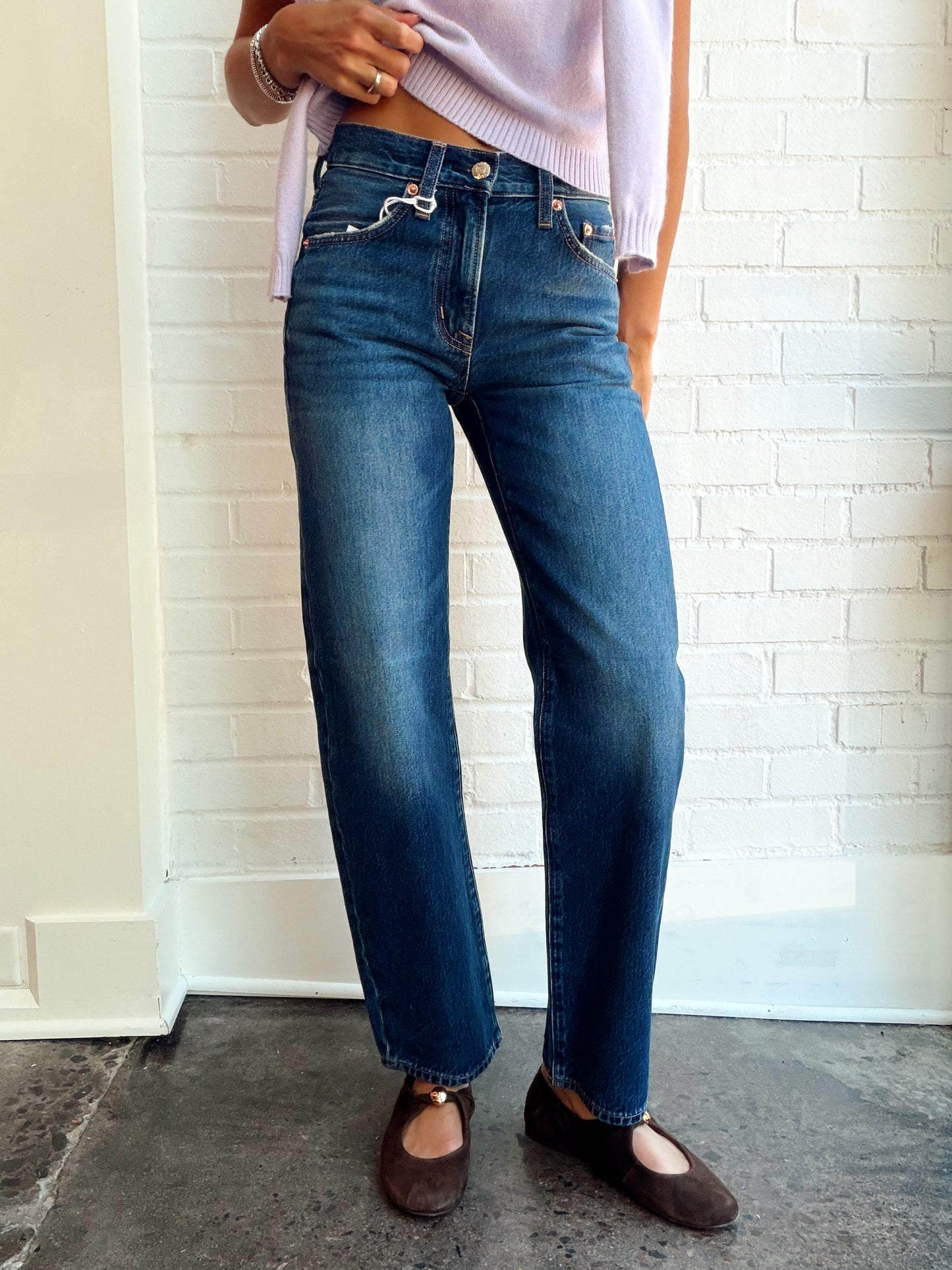 LEXI MID-RISE BOWED STRAIGHT
