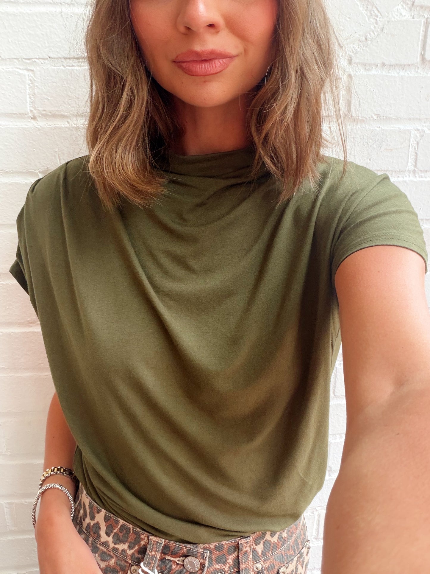 SHIRRING PLEATED MOCK NECK KNIT TOP