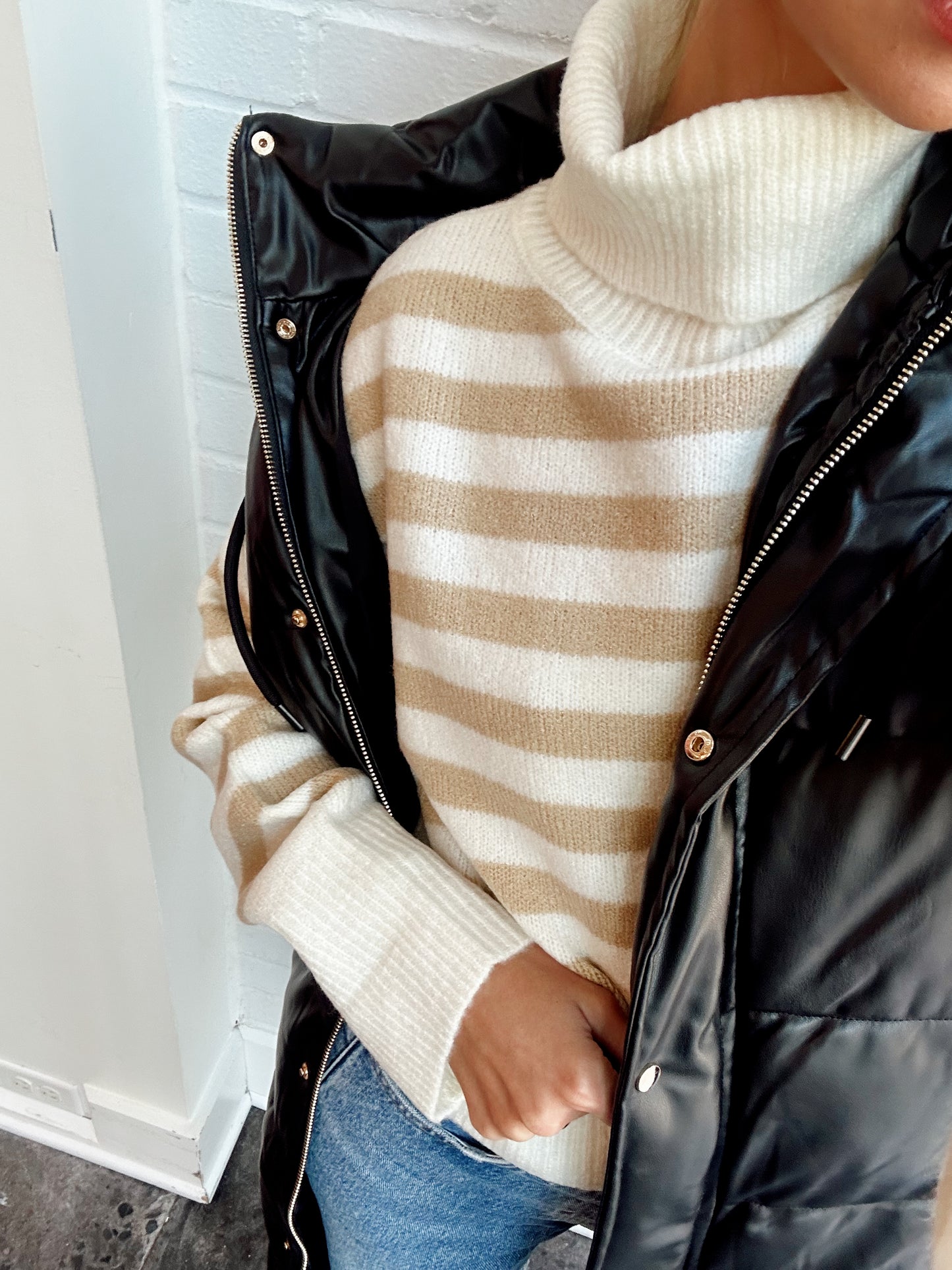 STRIPED TURTLENECK SWEATER