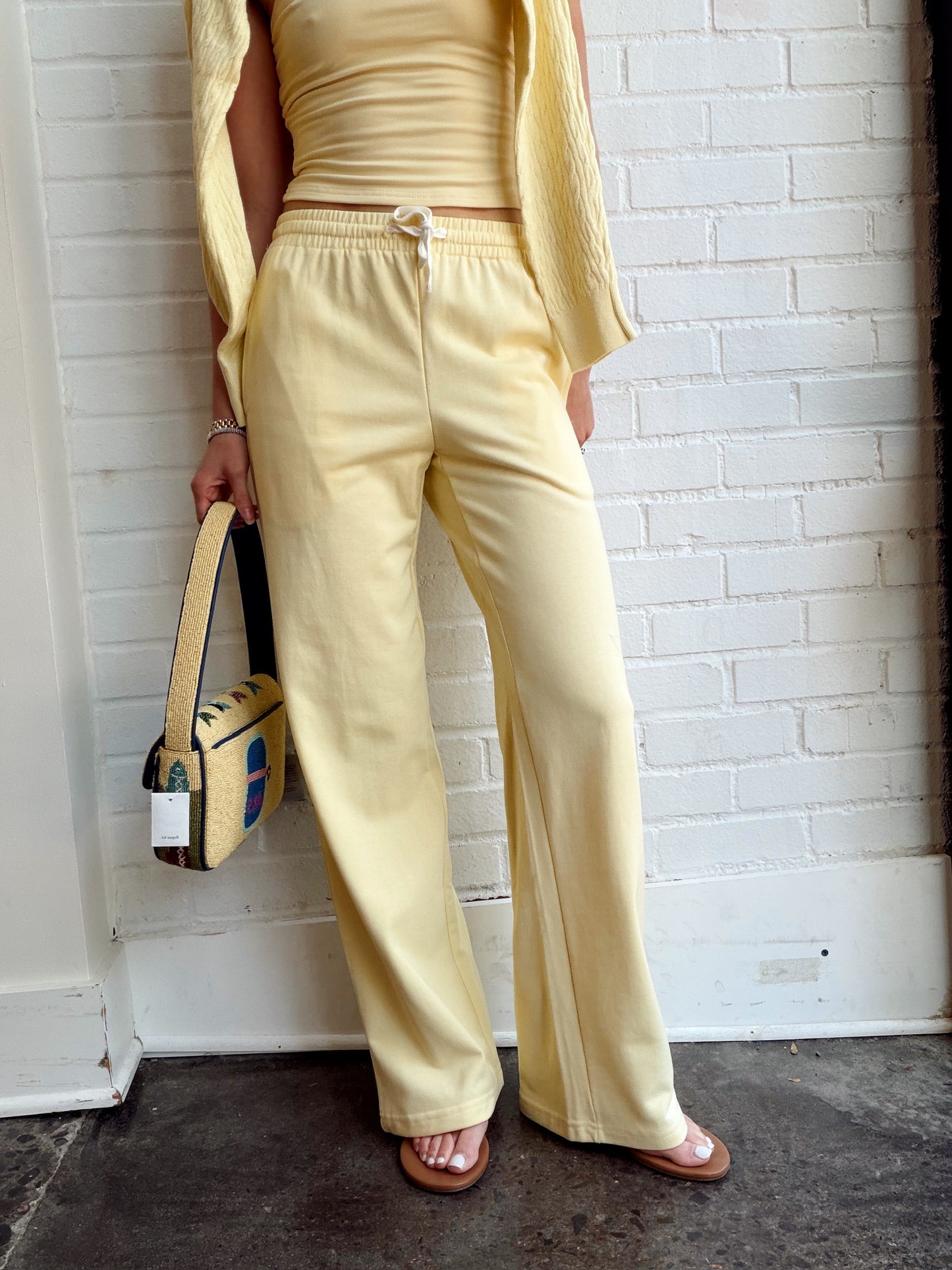MID-RISE WIDE LEG SWEATPANTS