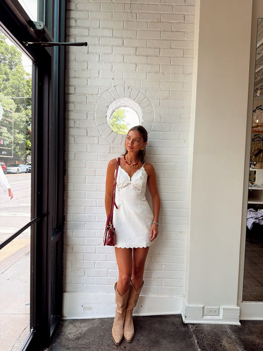 LINEN SCALLOP CUT V-NECK MINI DRESS