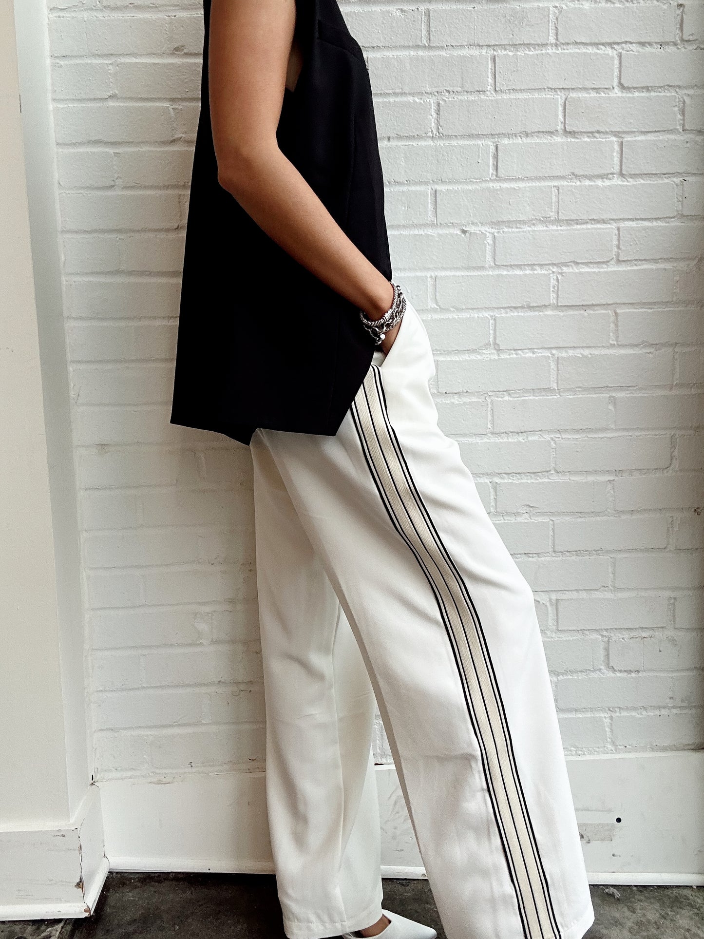 SIDE STRIPE WIDE LEG PANT