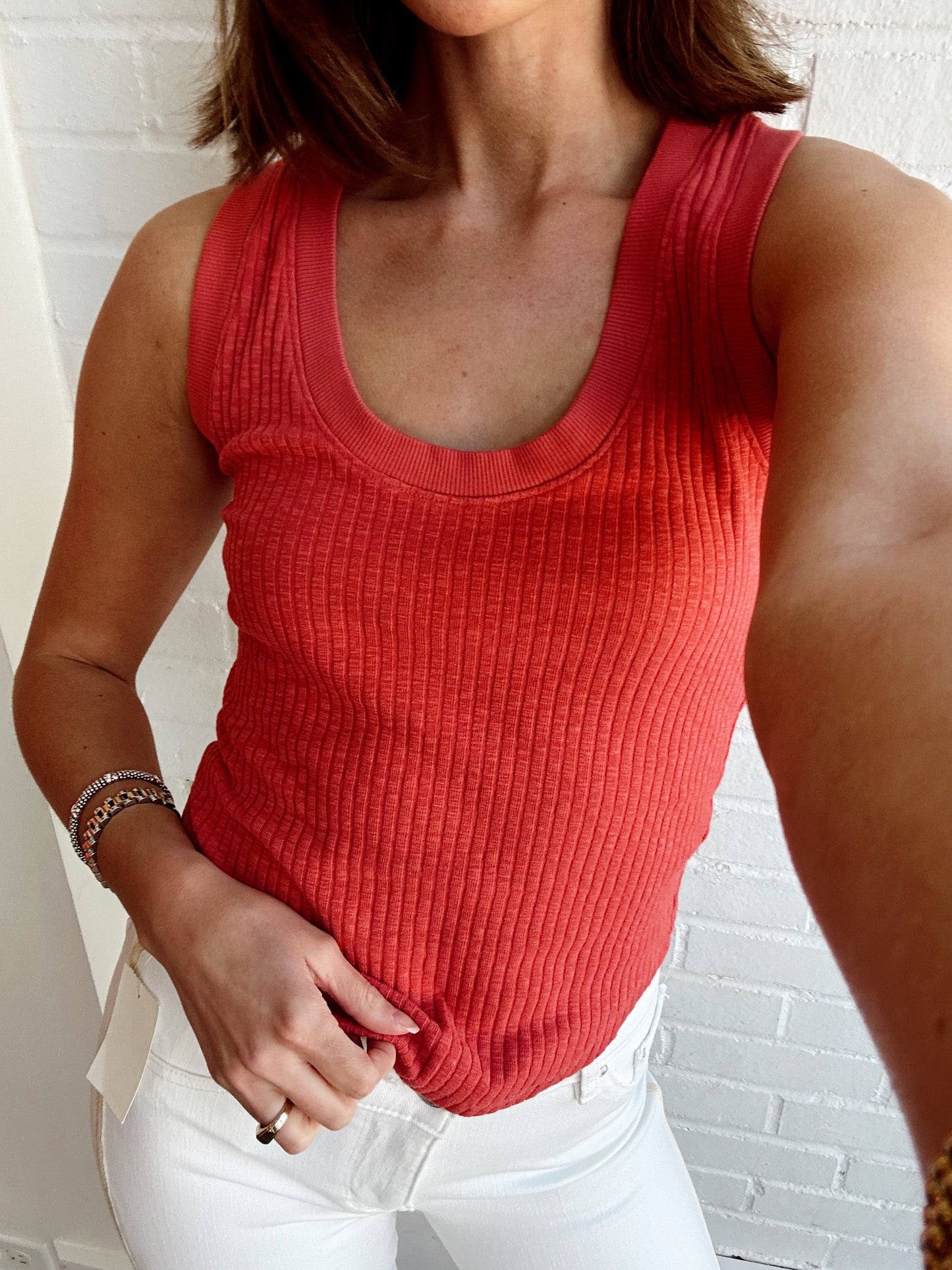 SUKI SCOOP NECK RIB TANK