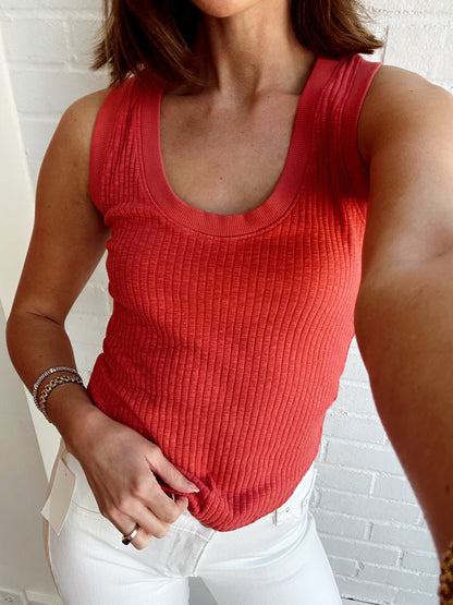 SUKI SCOOP NECK RIB TANK