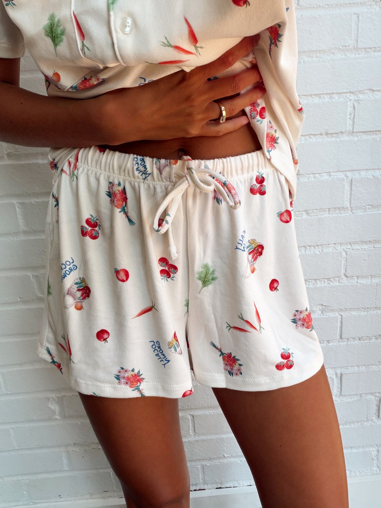 SUNDAY MARKET SHORT