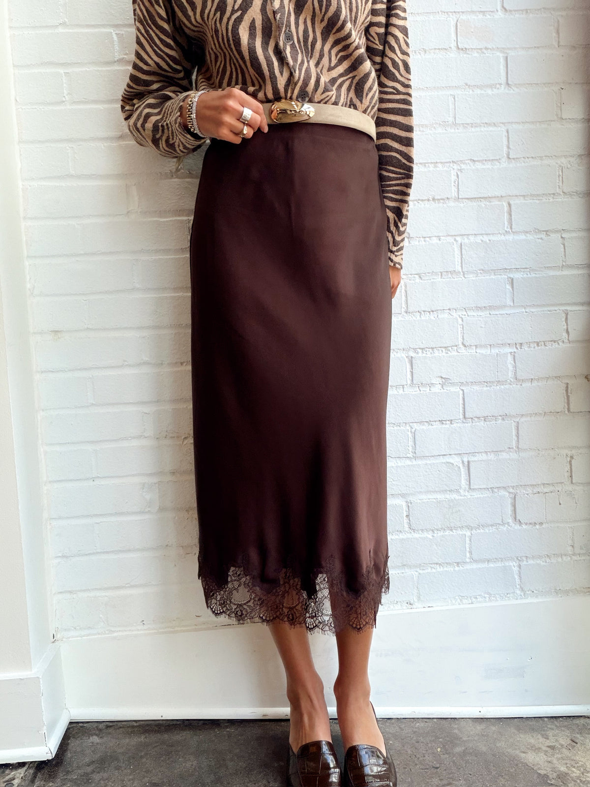 ENNIS SATIN LACE MIDI SKIRT