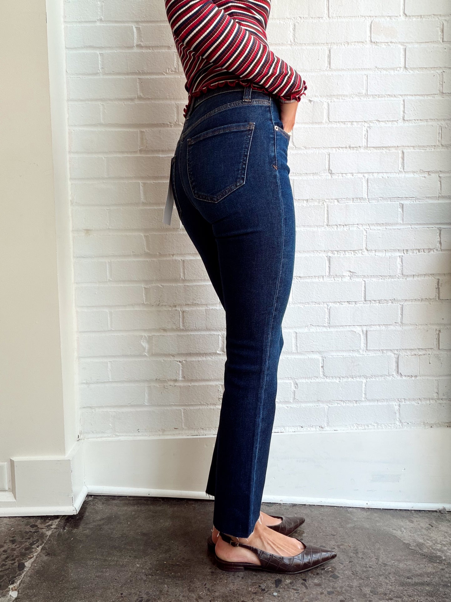SHY GIRL HIGH RISE CROP FLARE